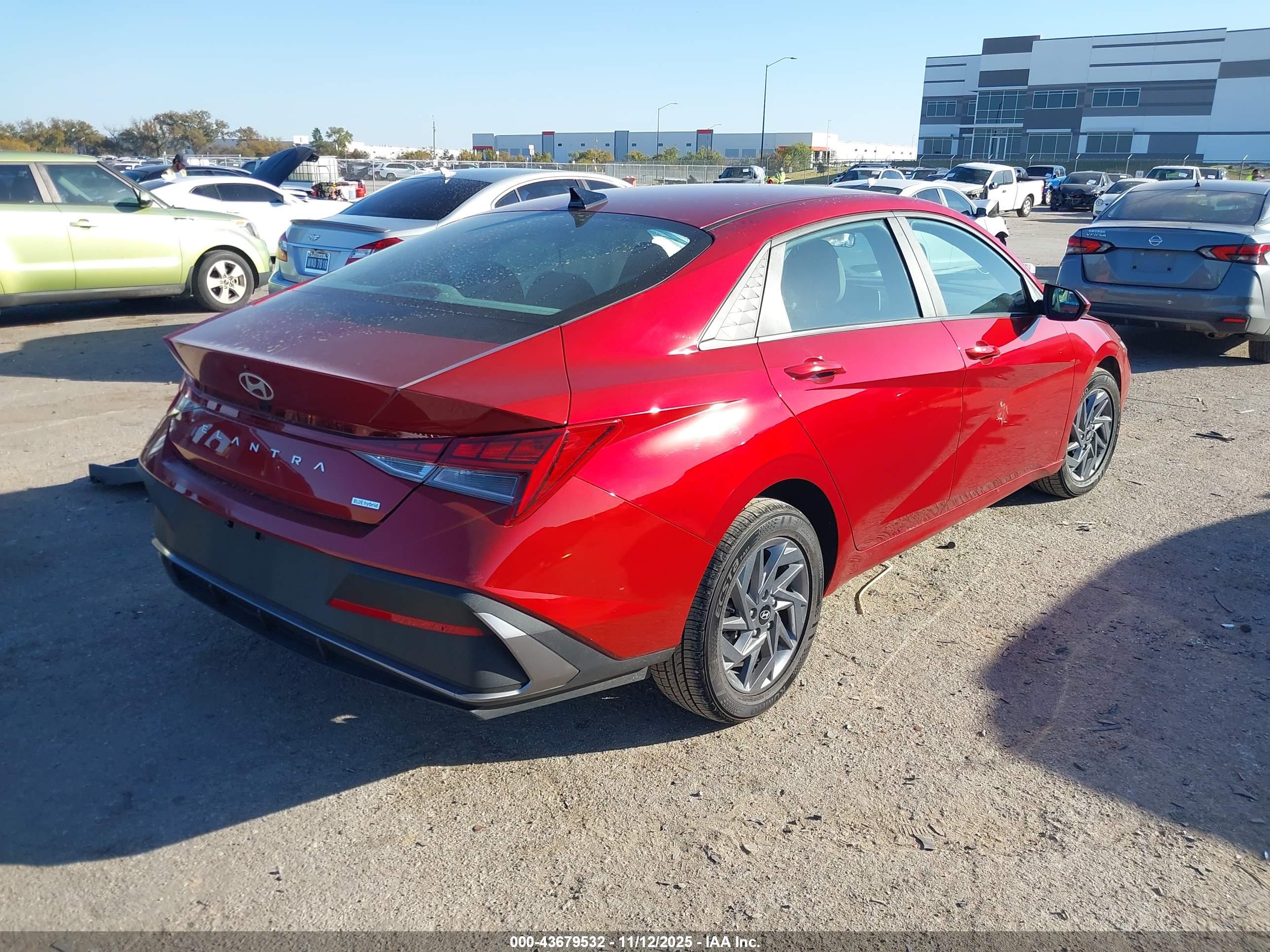 HYUNDAI ELANTRA image 4
