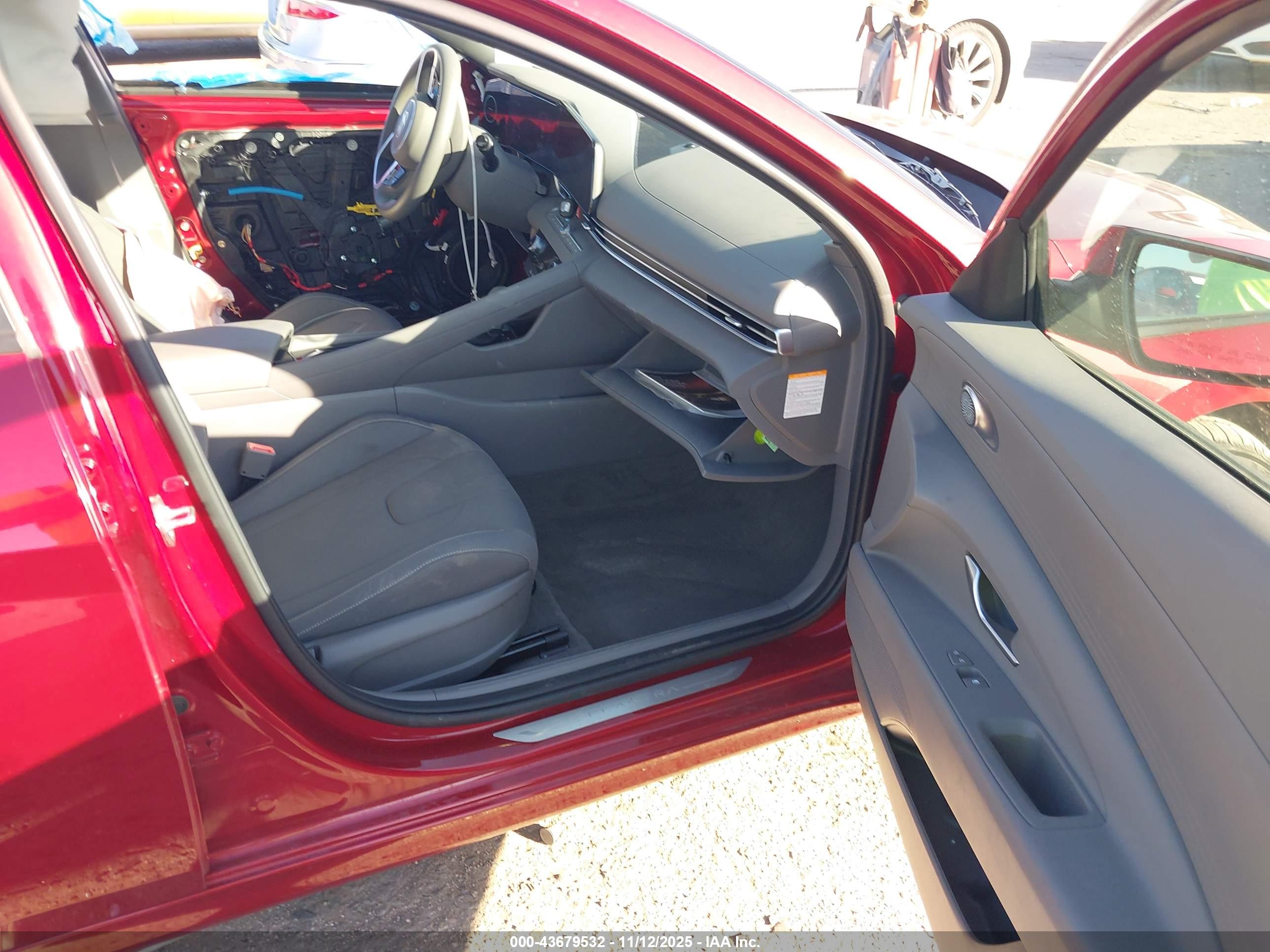 HYUNDAI ELANTRA image 5