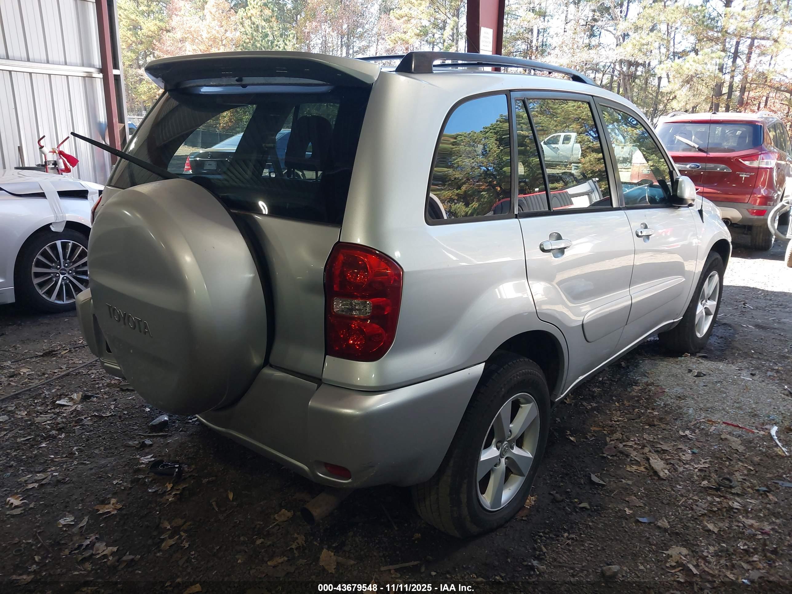 TOYOTA RAV4 image 4