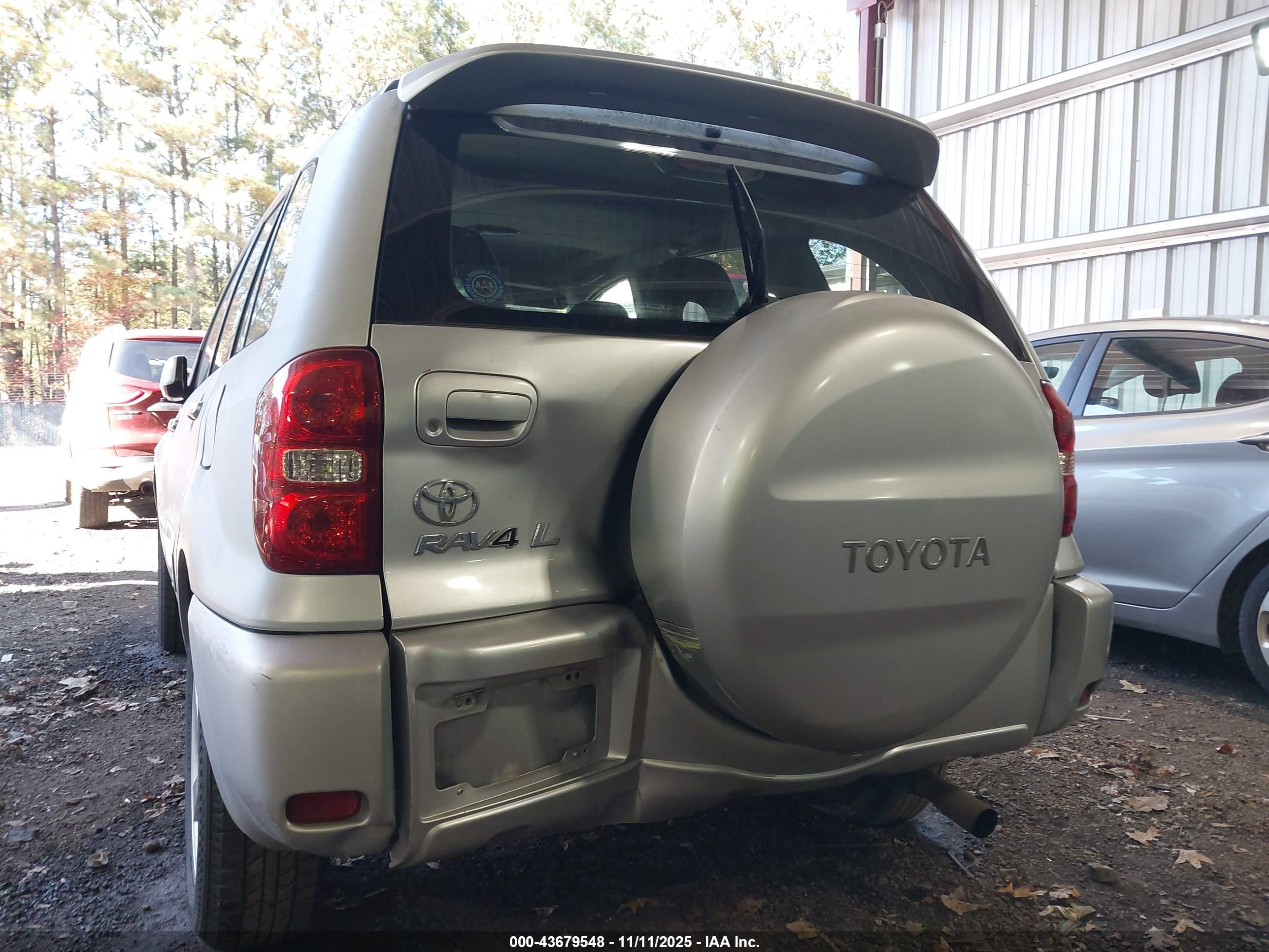 TOYOTA RAV4 image 6