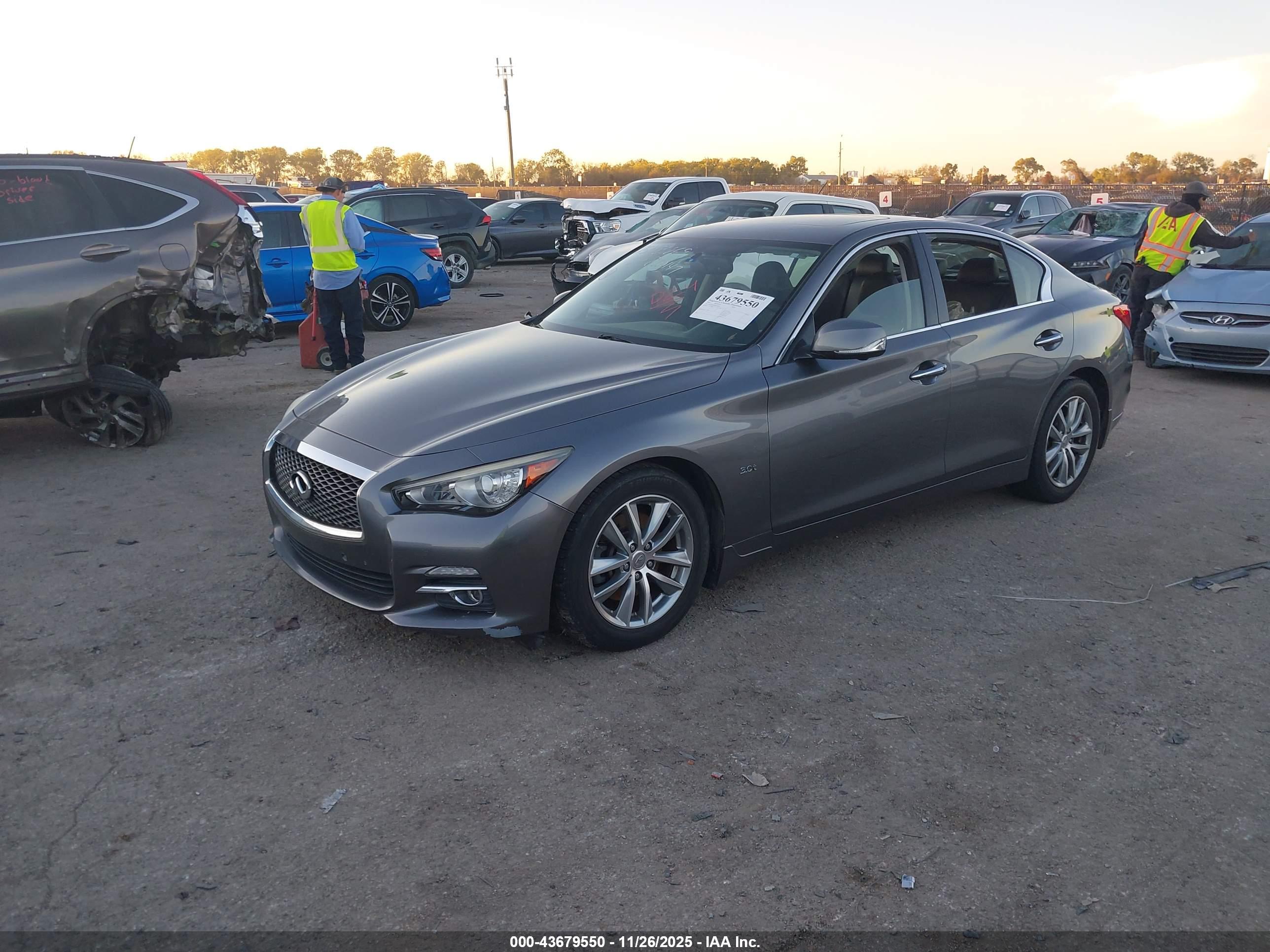 INFINITI Q50 image 2