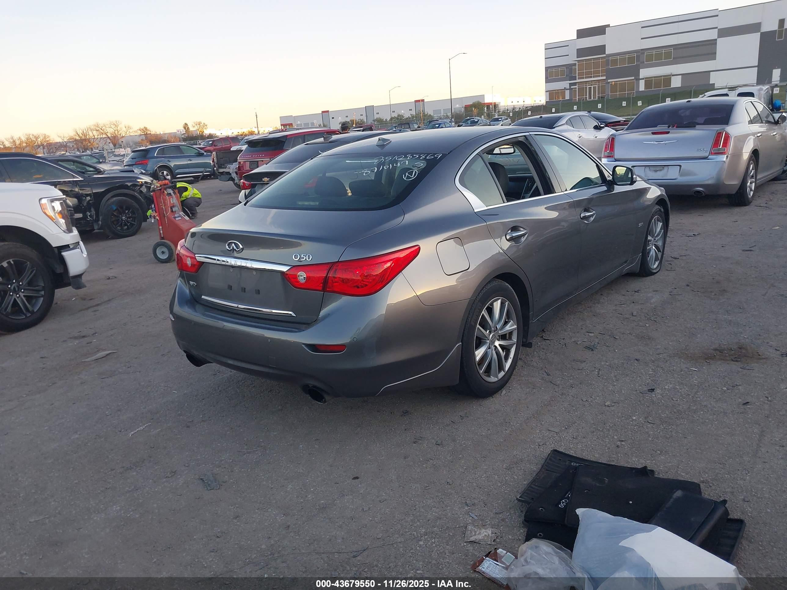 INFINITI Q50 image 4
