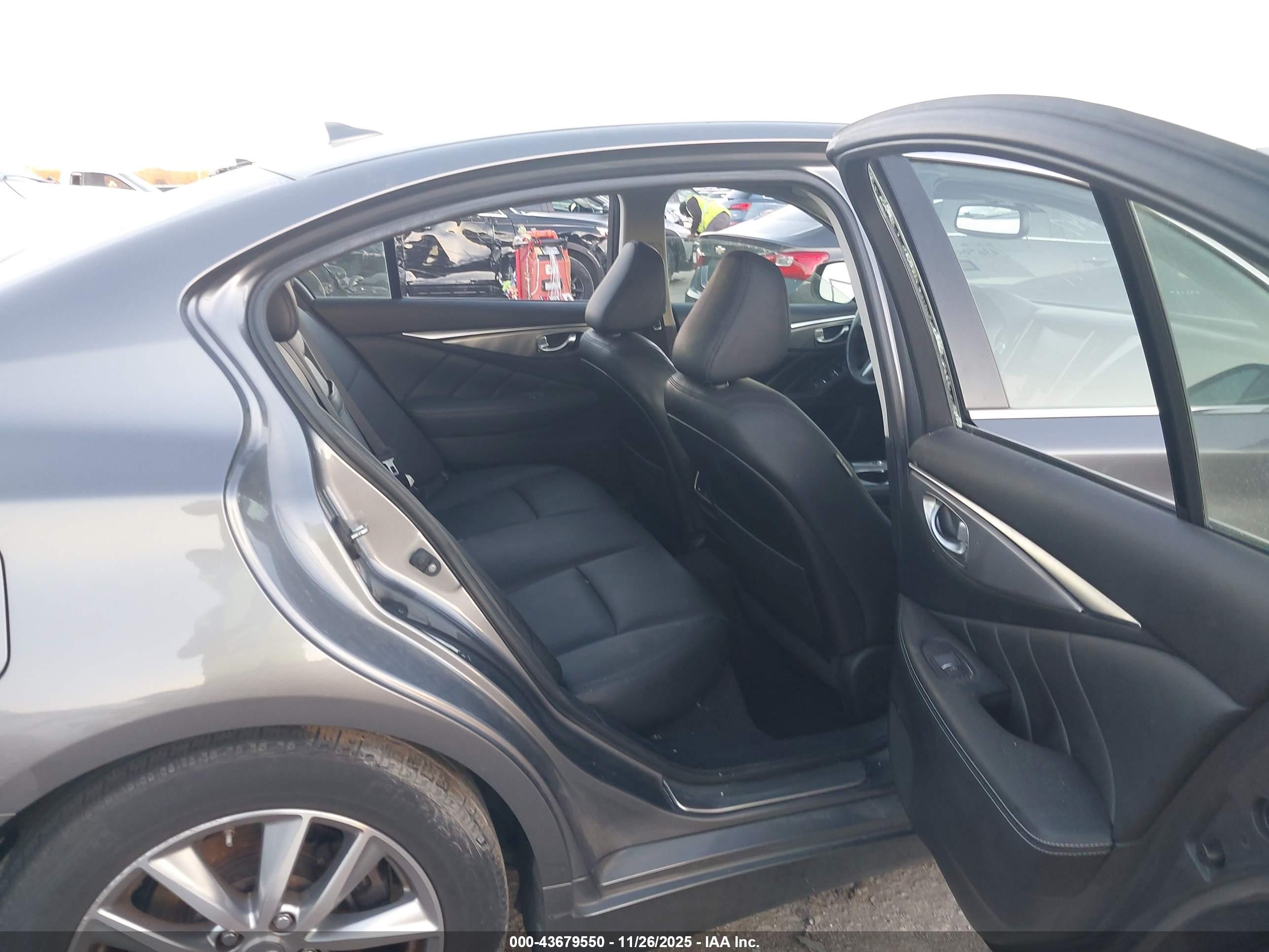 INFINITI Q50 image 8