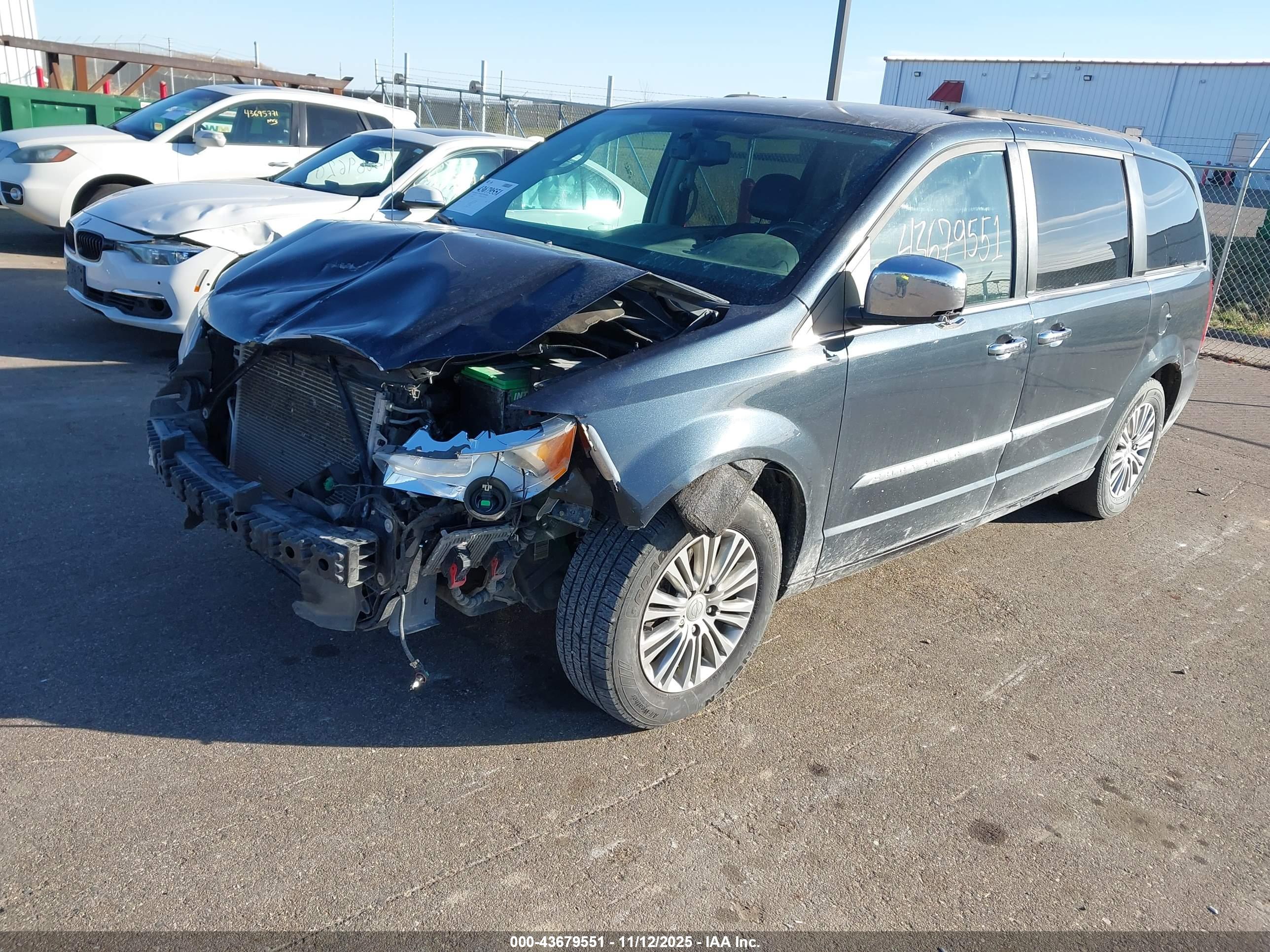 CHRYSLER TOWN image 2