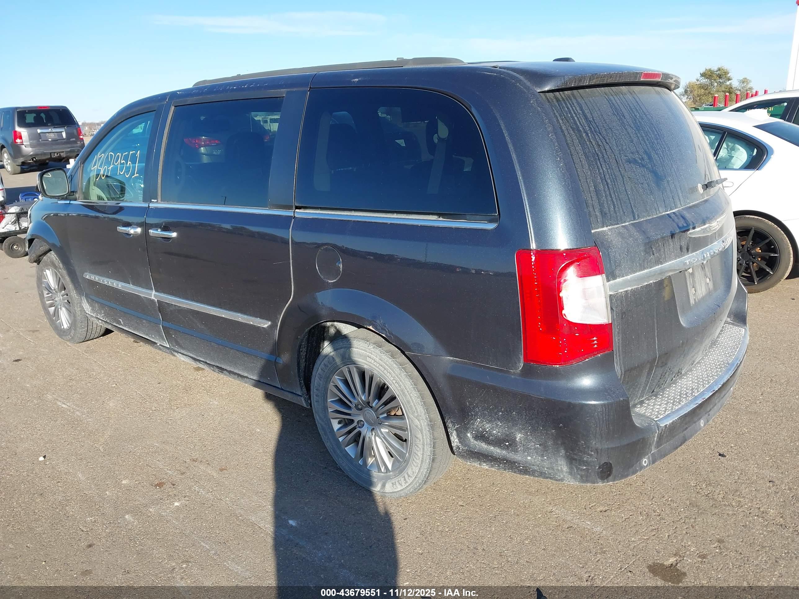 CHRYSLER TOWN image 3
