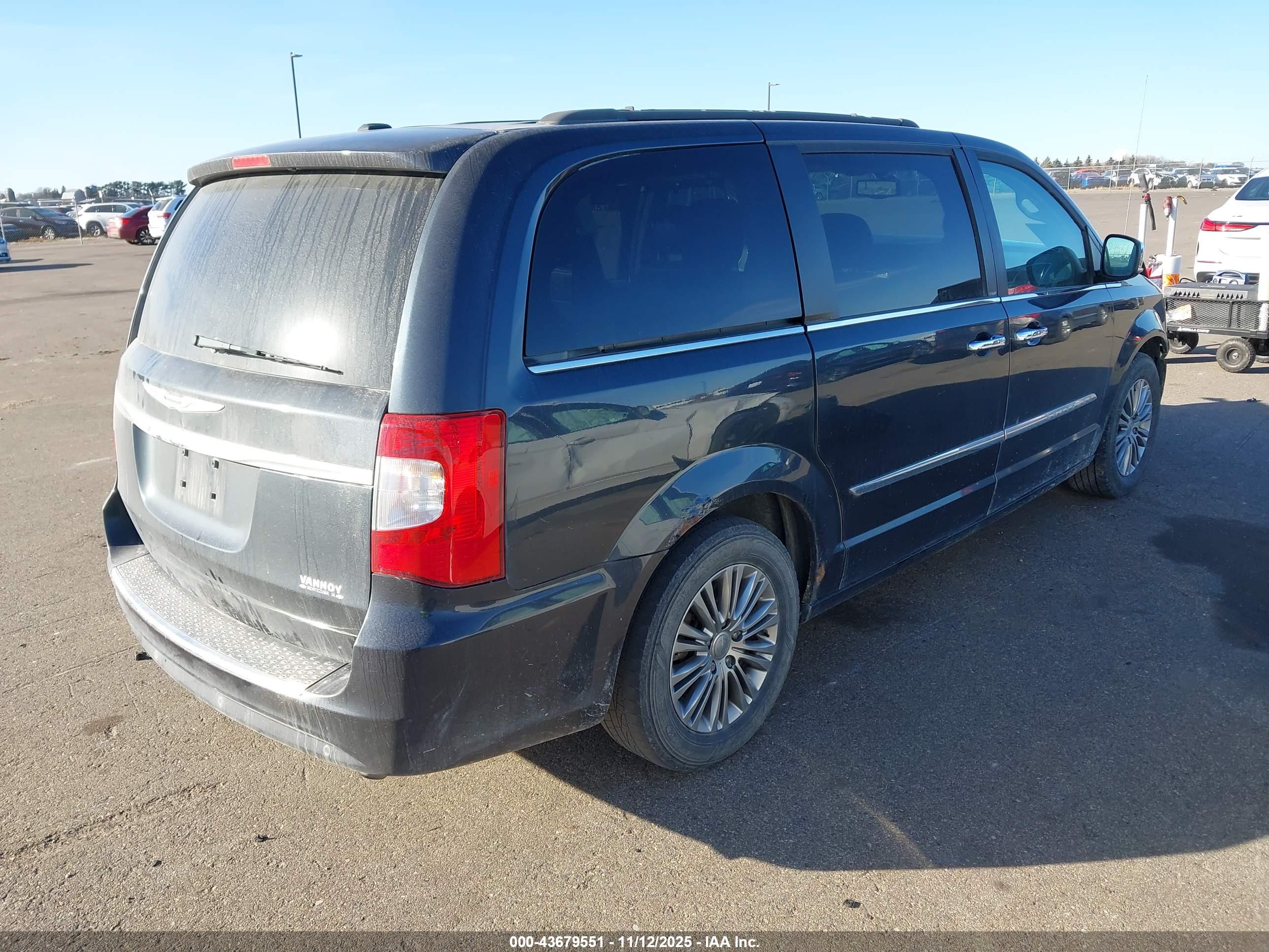 CHRYSLER TOWN image 4