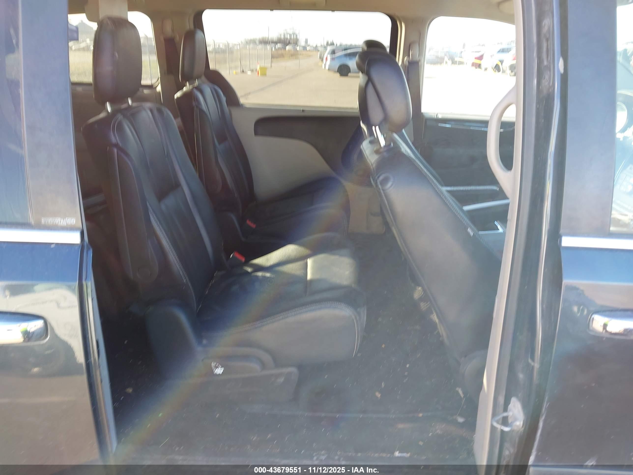 CHRYSLER TOWN image 8