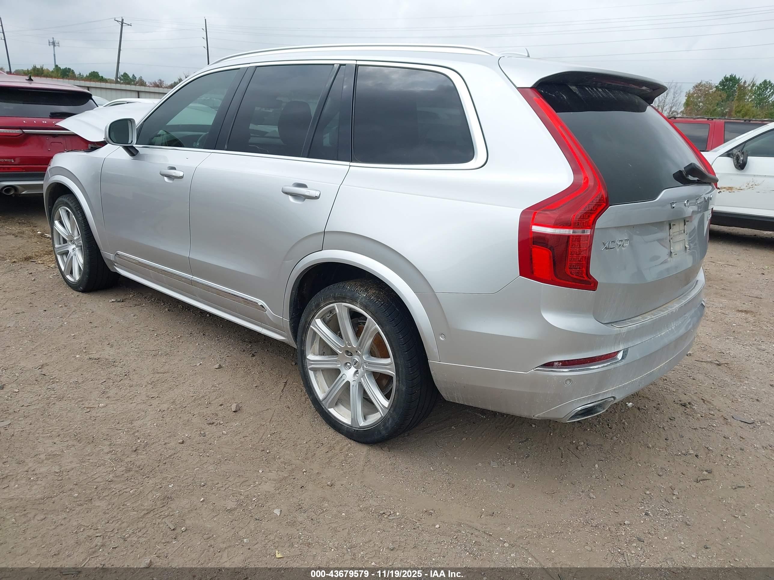 VOLVO XC90 image 3