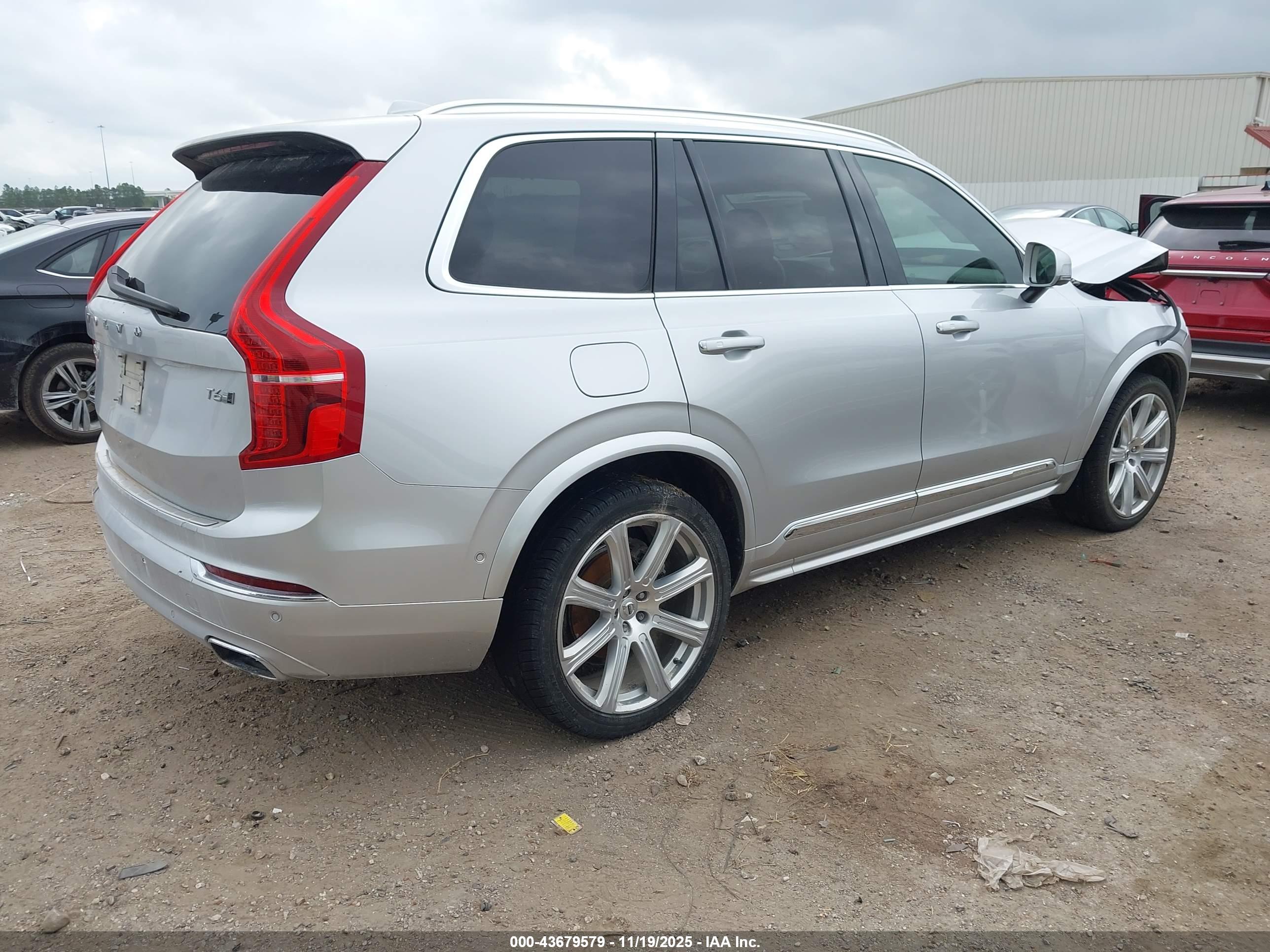 VOLVO XC90 image 4