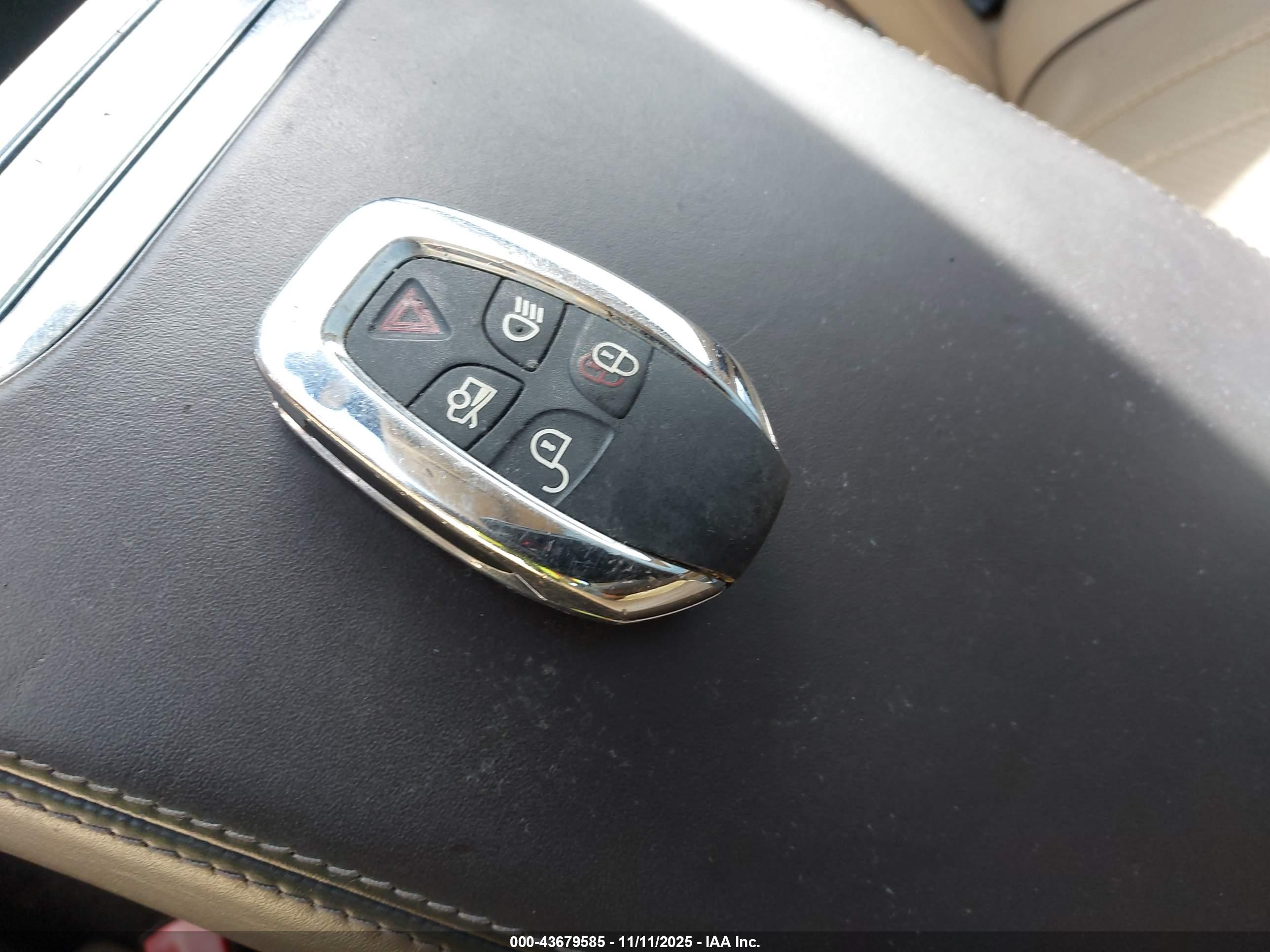 JAGUAR XJ image 11