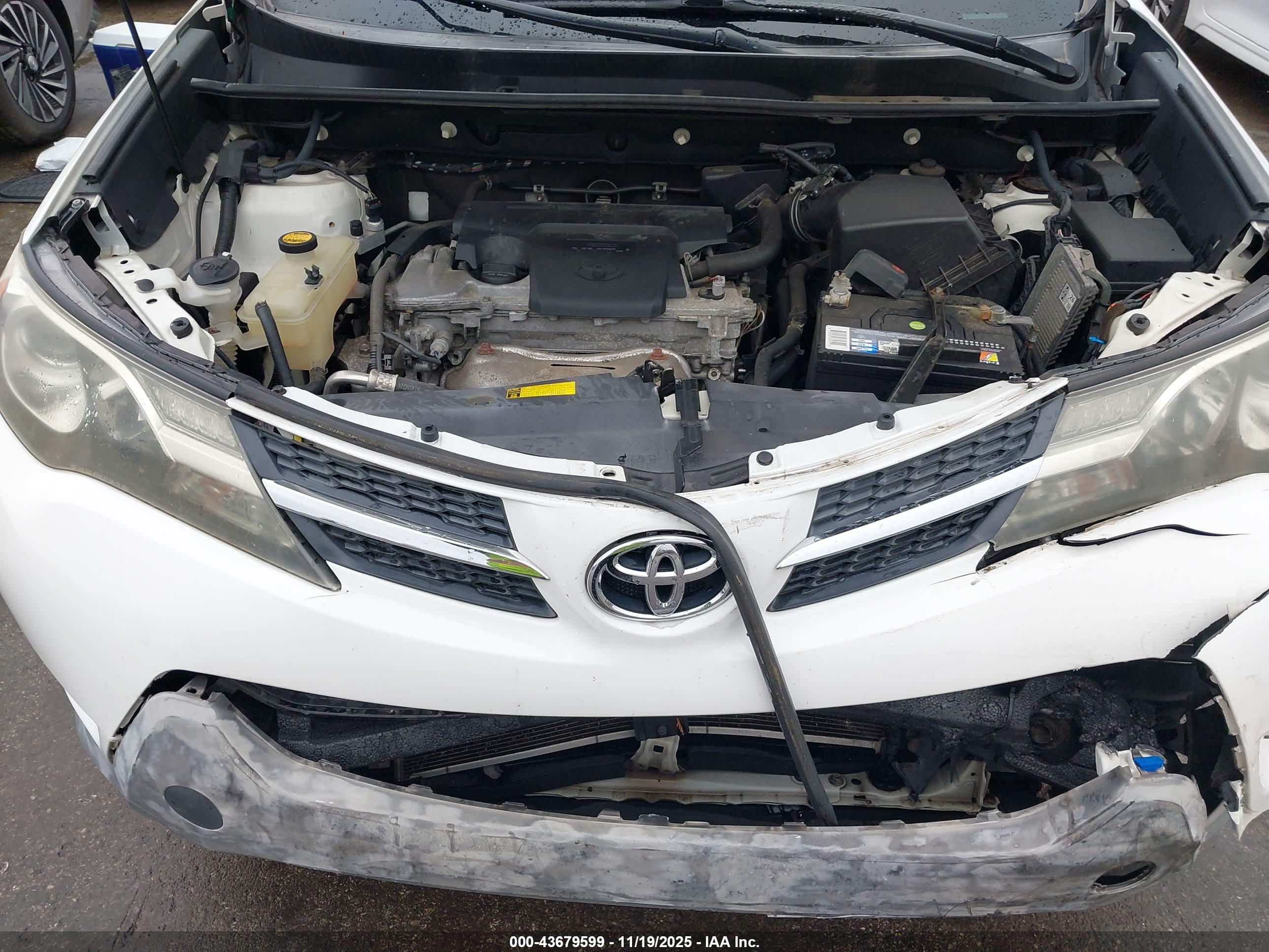 TOYOTA RAV4 image 10