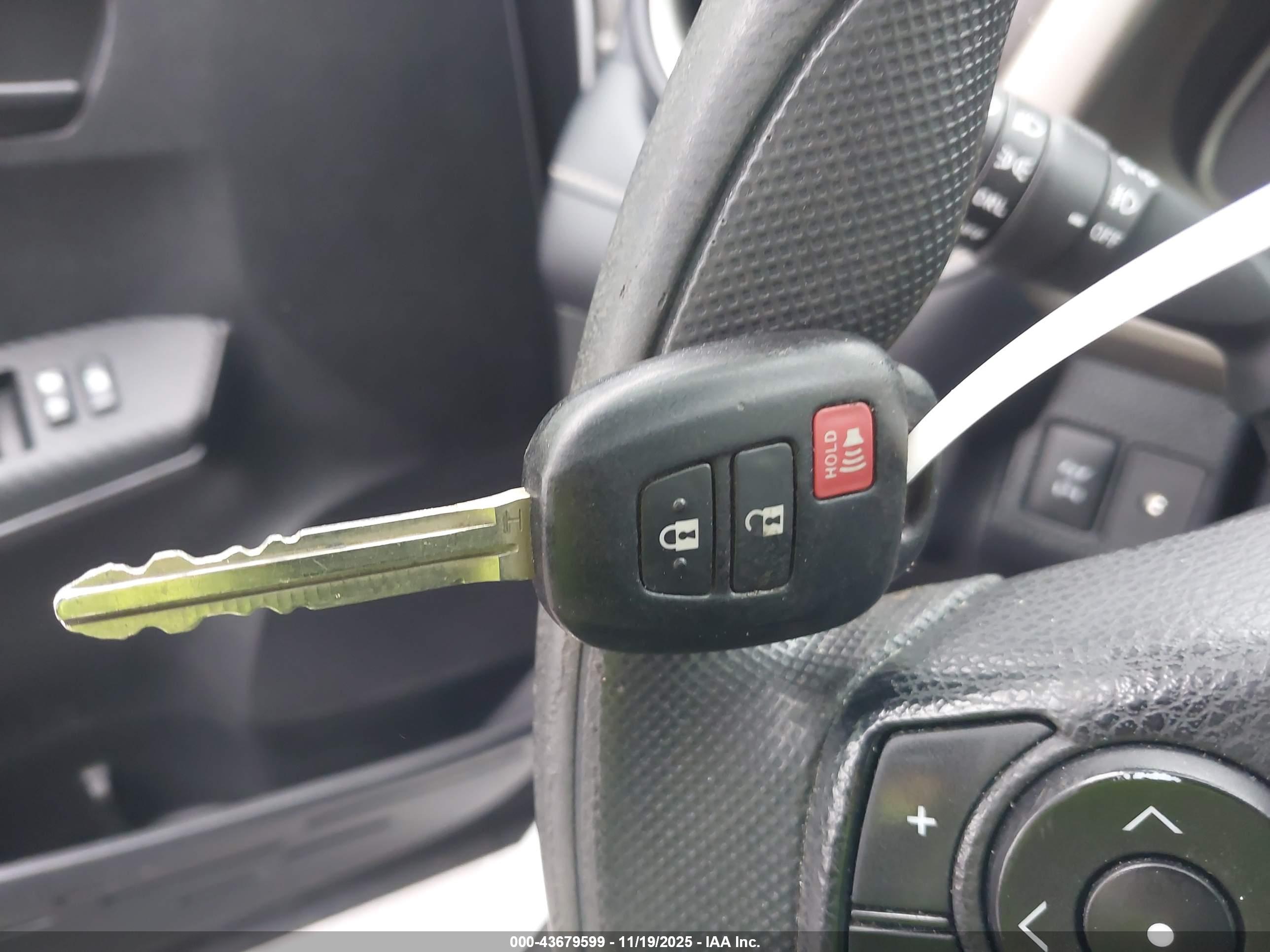 TOYOTA RAV4 image 11