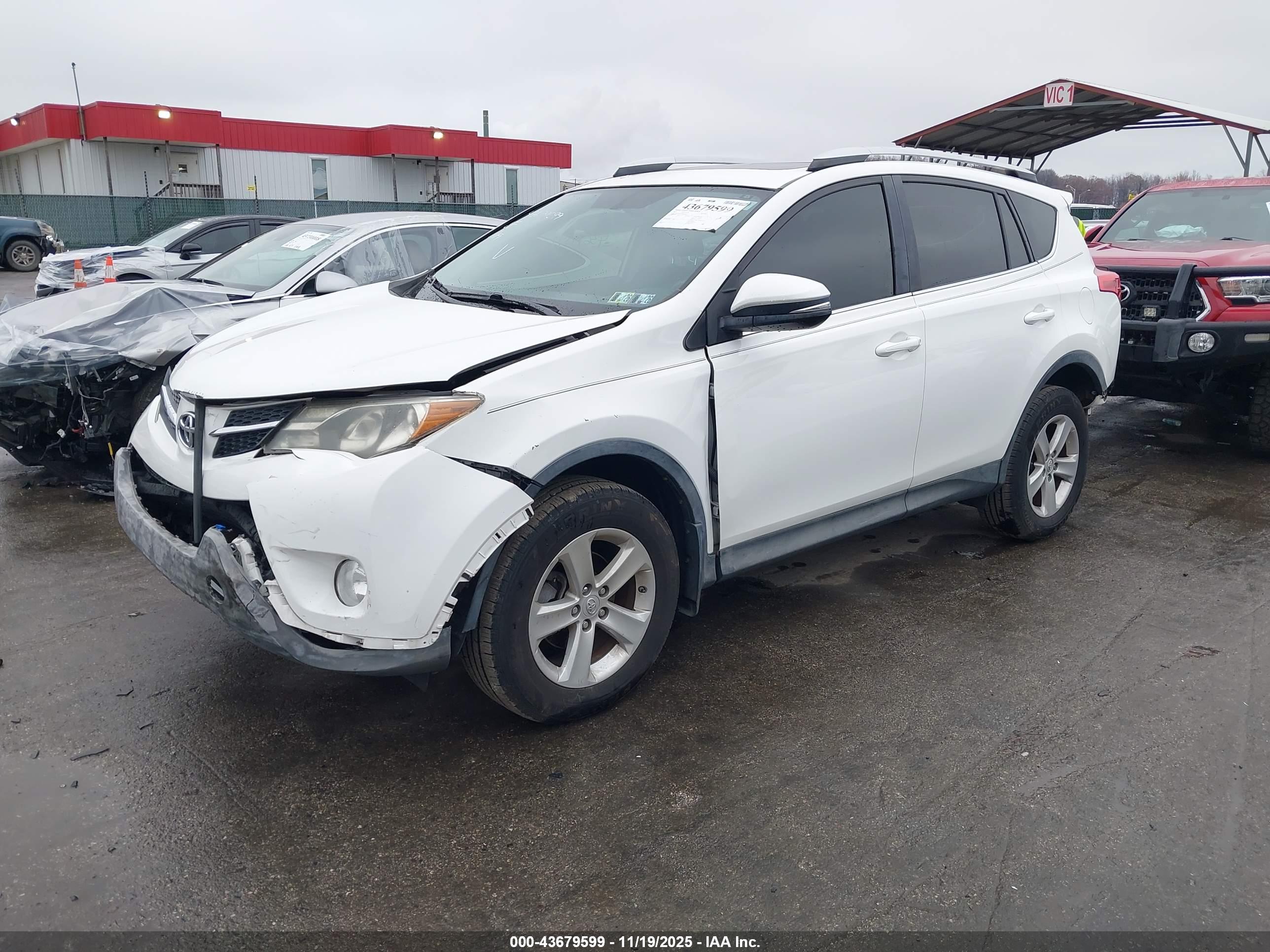TOYOTA RAV4 image 2
