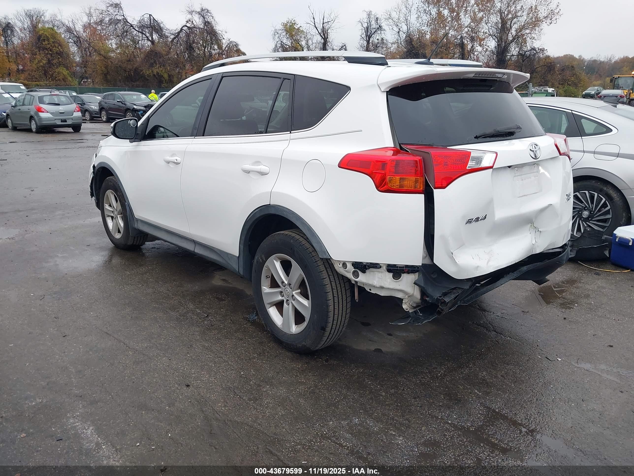 TOYOTA RAV4 image 3