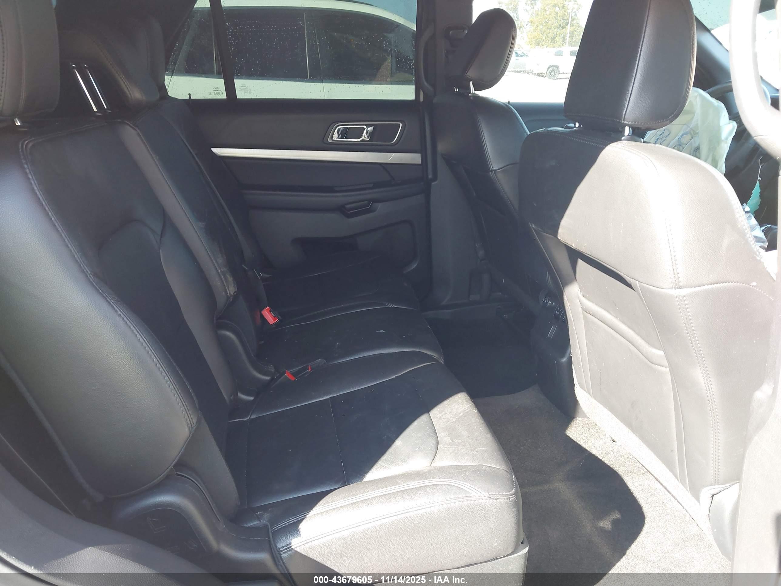 FORD EXPLORER image 8