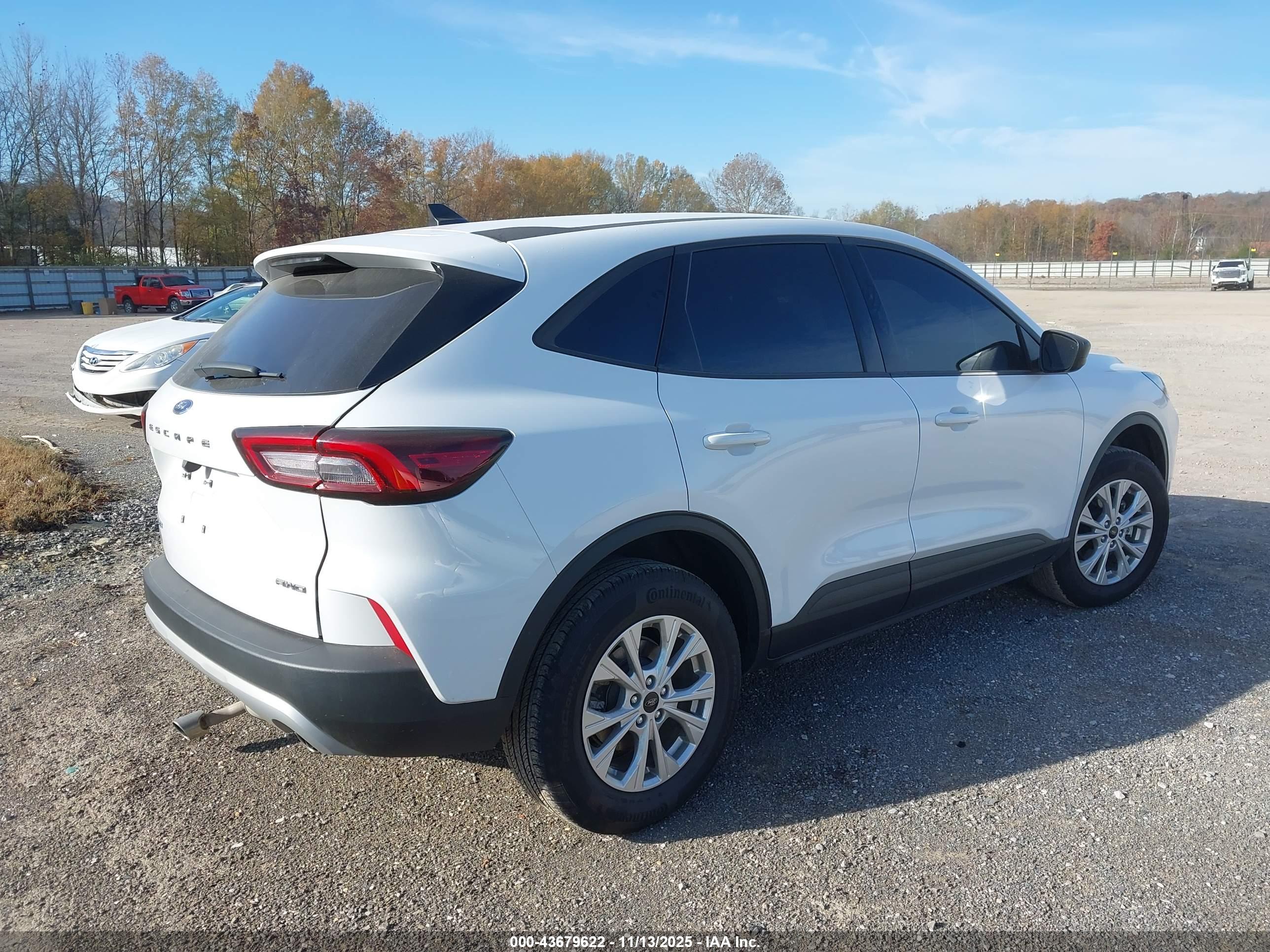 FORD ESCAPE image 4