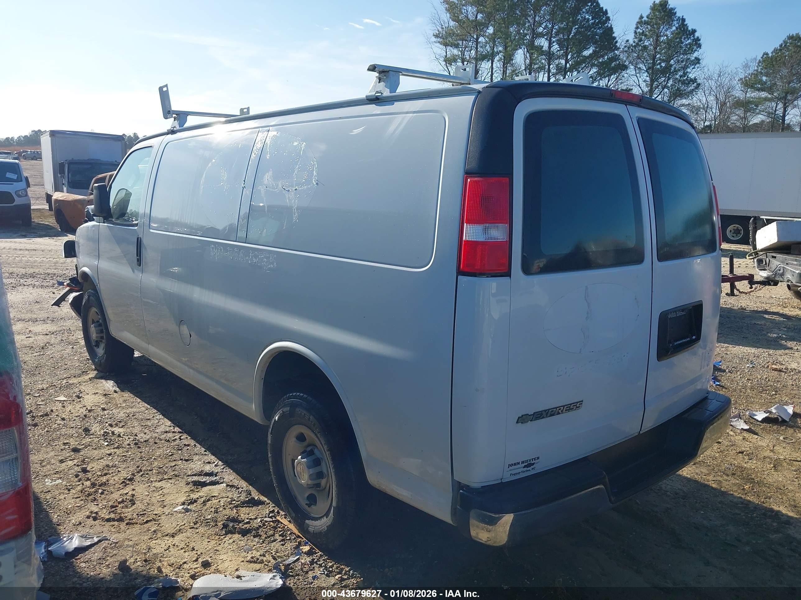 CHEVROLET EXPRESS image 3