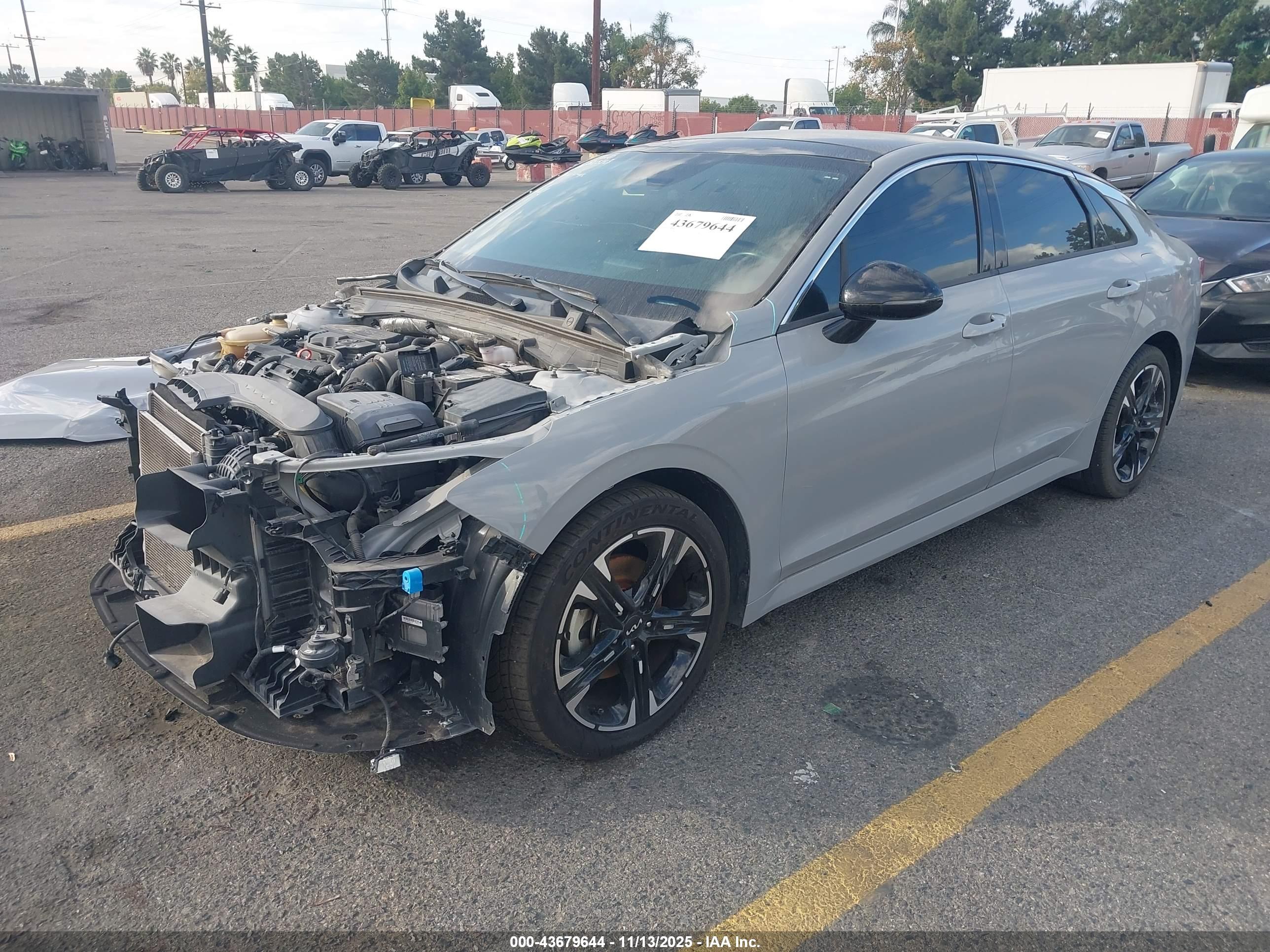 KIA K5 image 2
