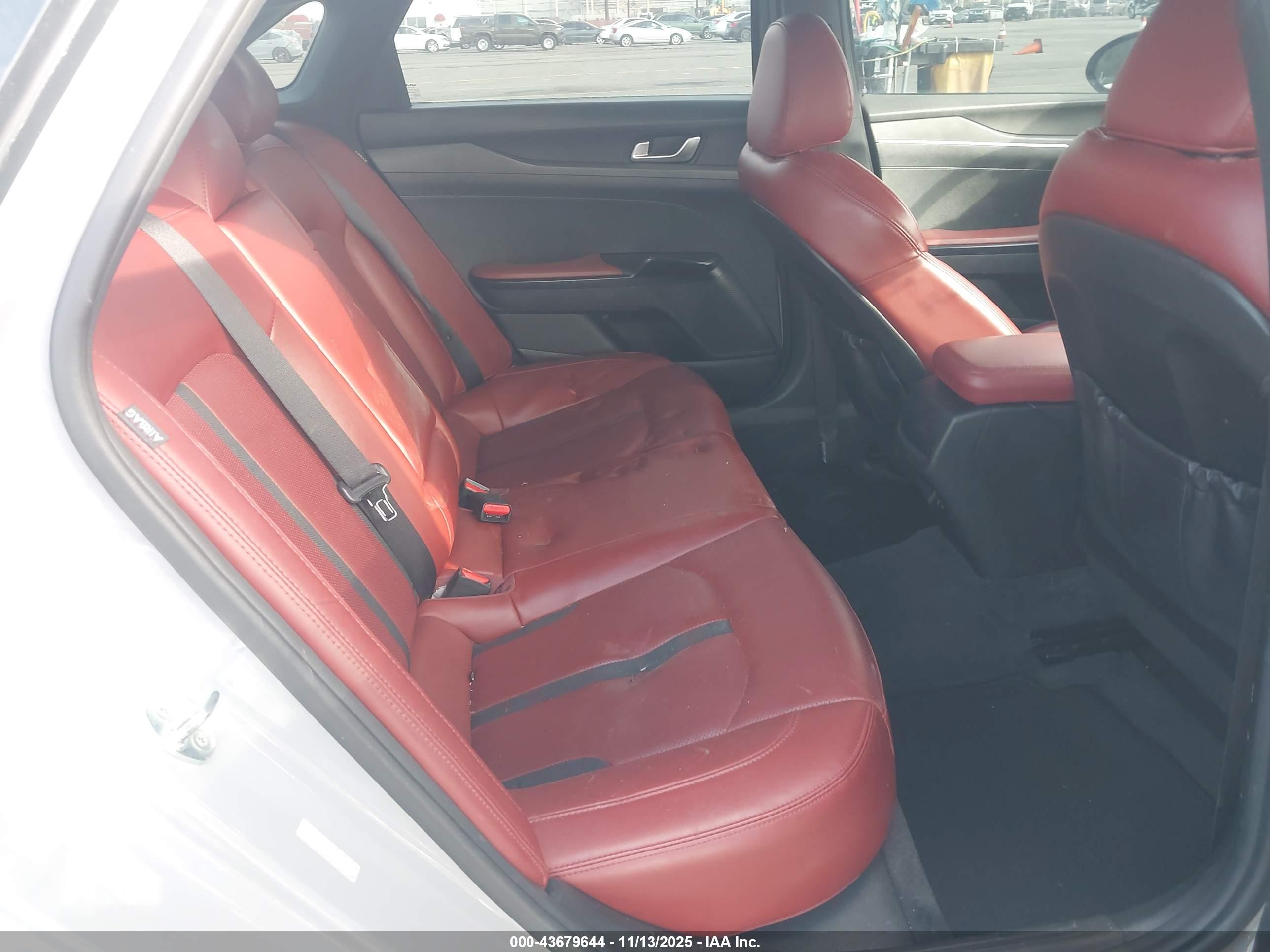 KIA K5 image 8