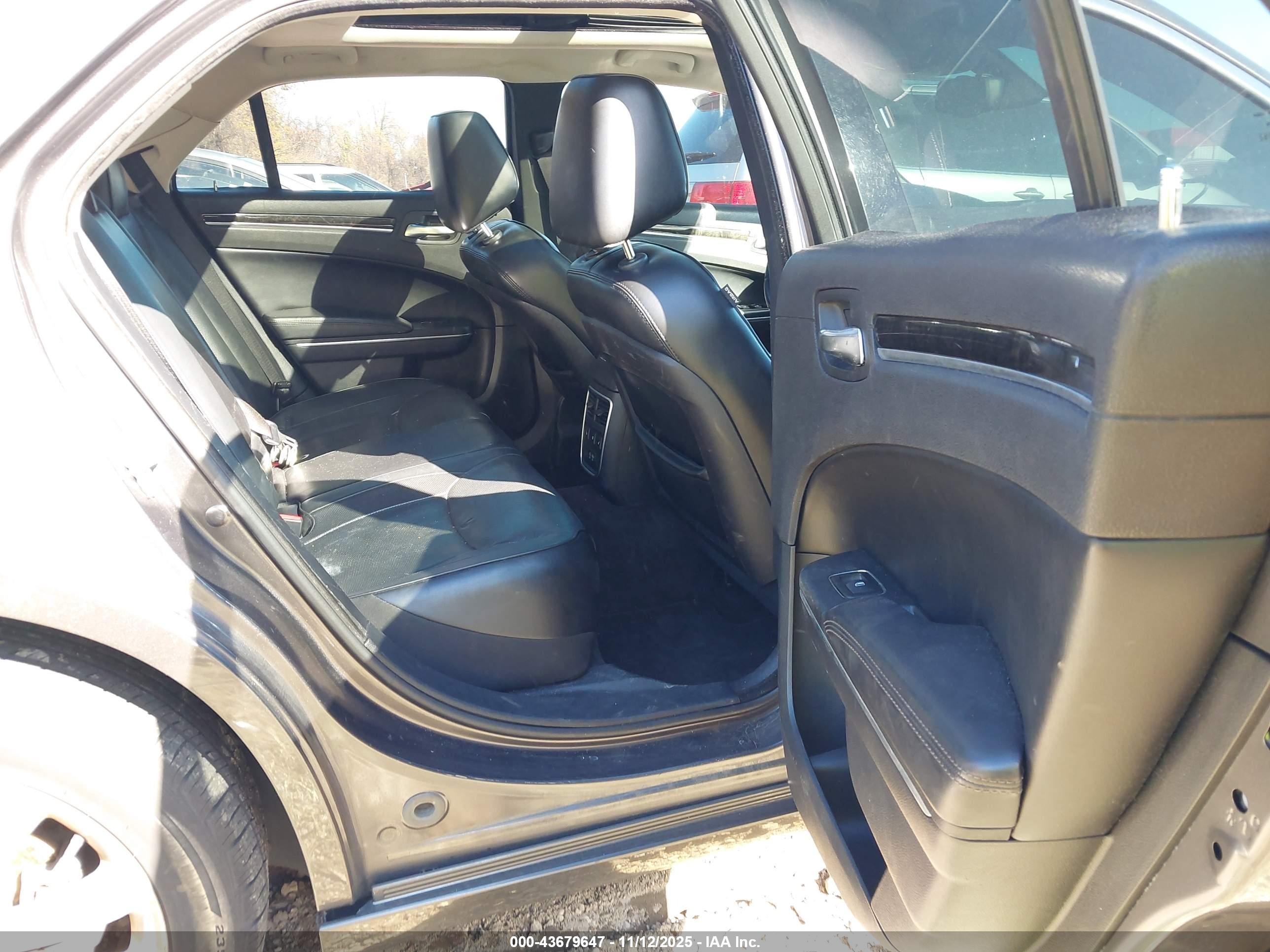 CHRYSLER 300C image 8