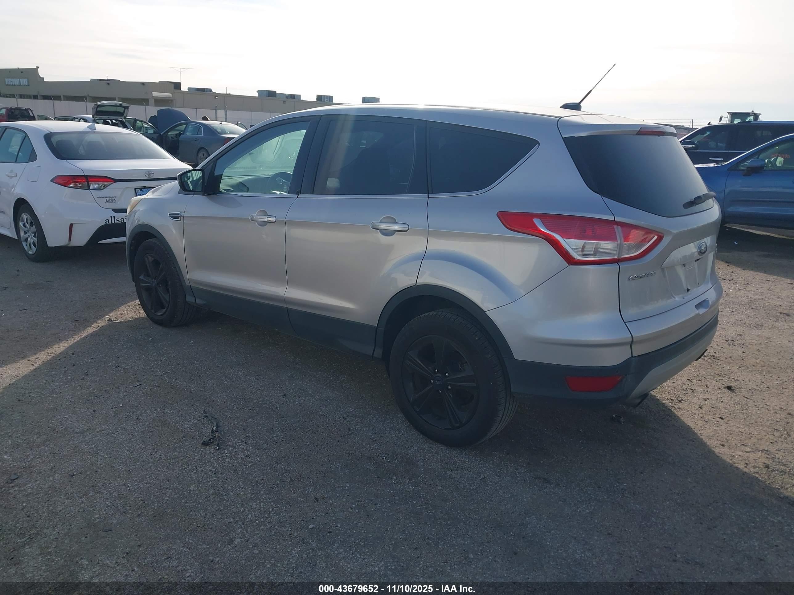 FORD ESCAPE image 3