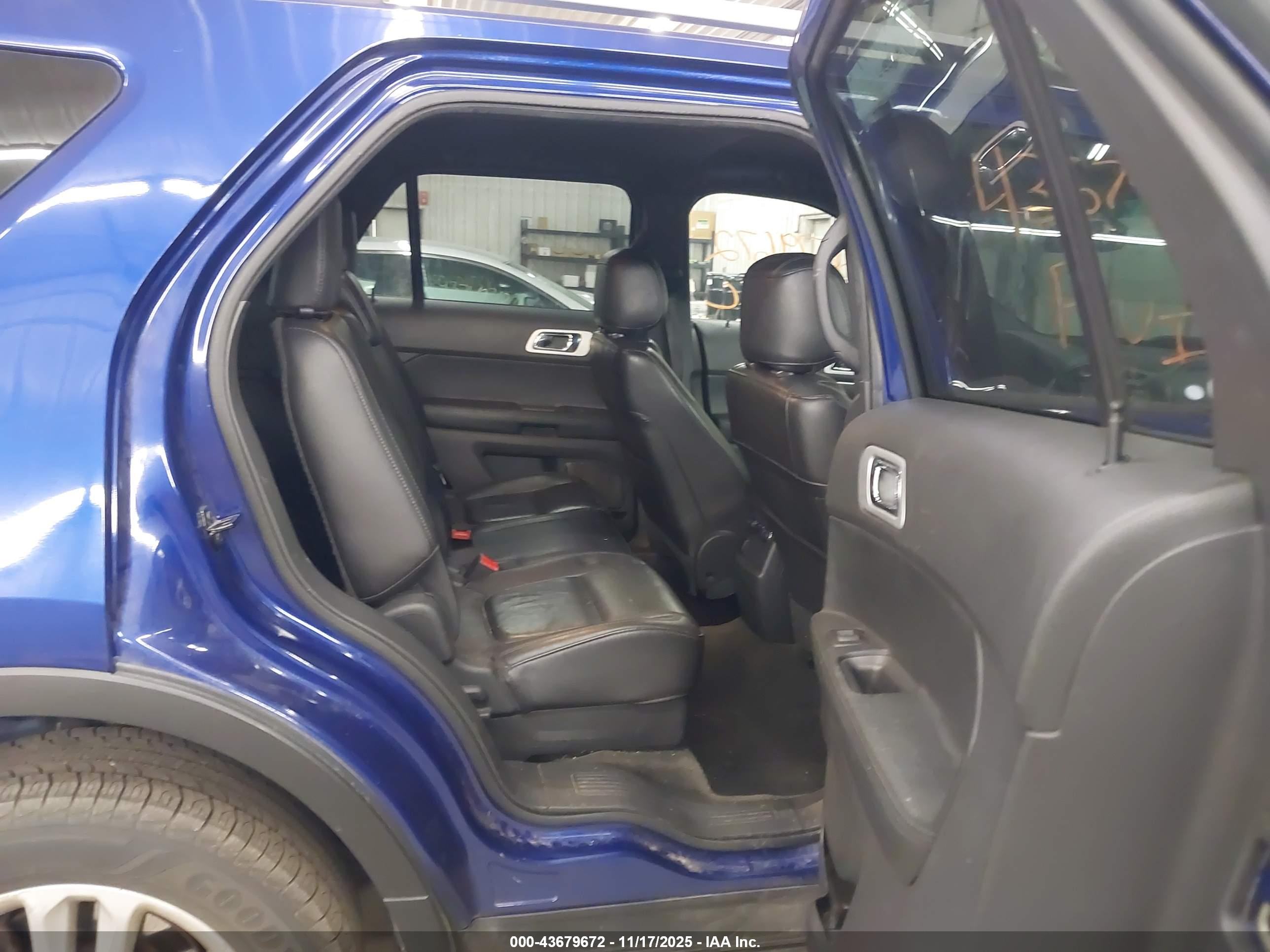 FORD EXPLORER image 8