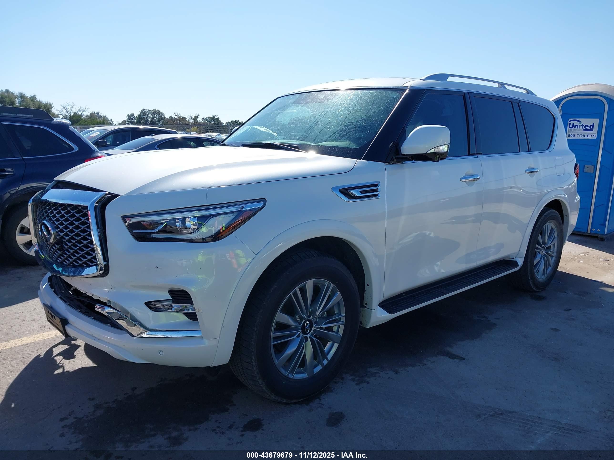 INFINITI QX80 image 2