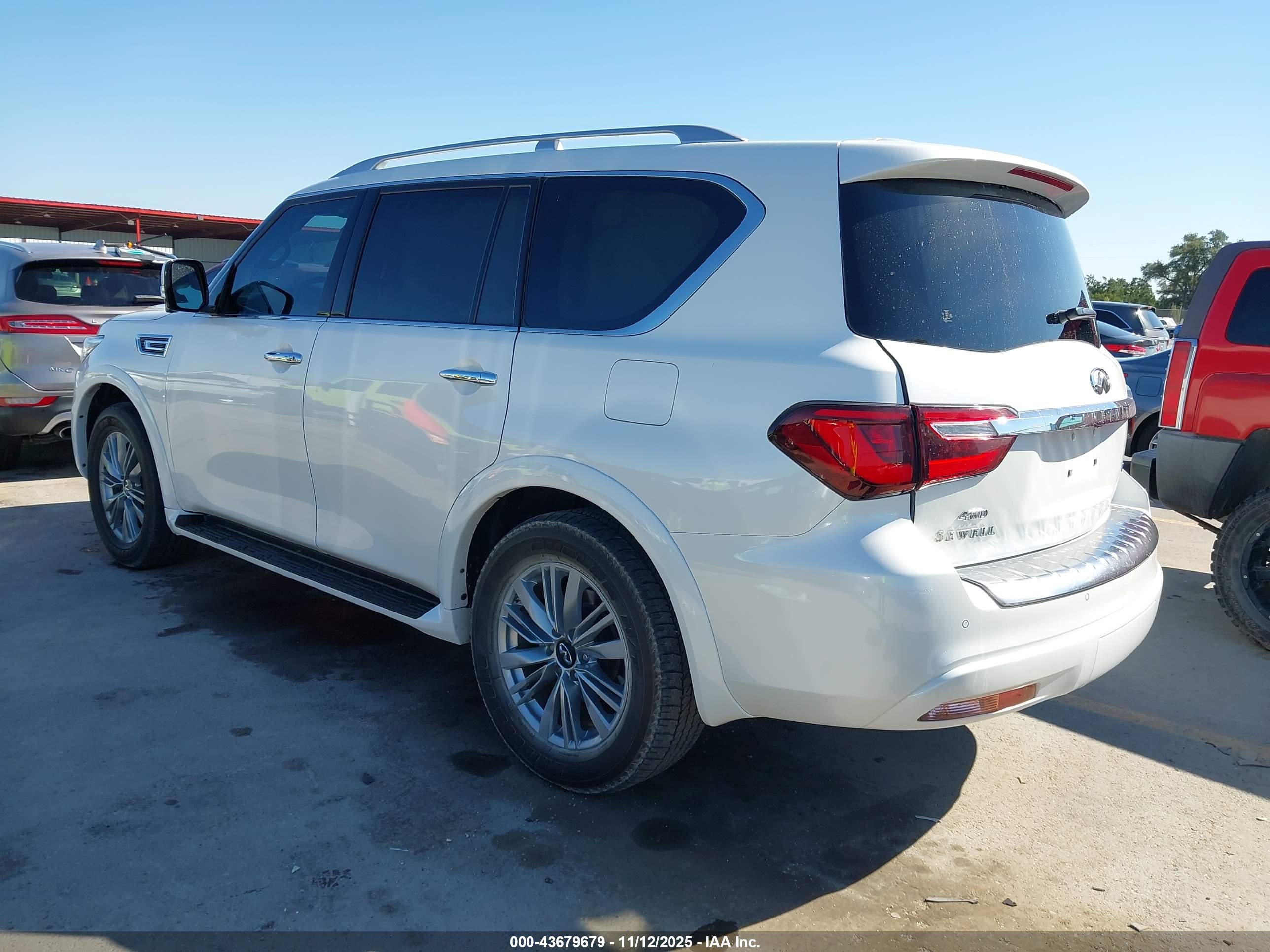 INFINITI QX80 image 3