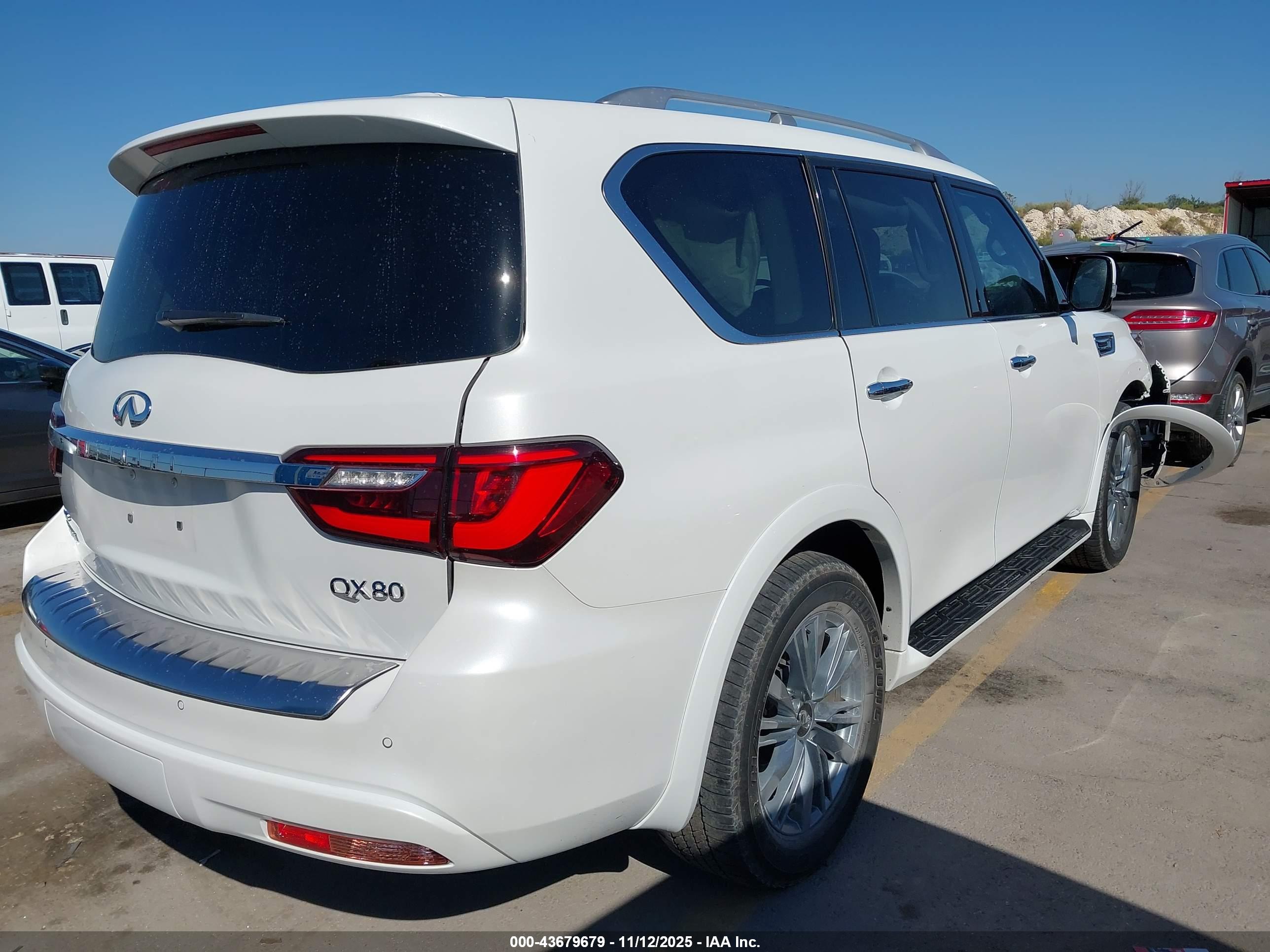 INFINITI QX80 image 4