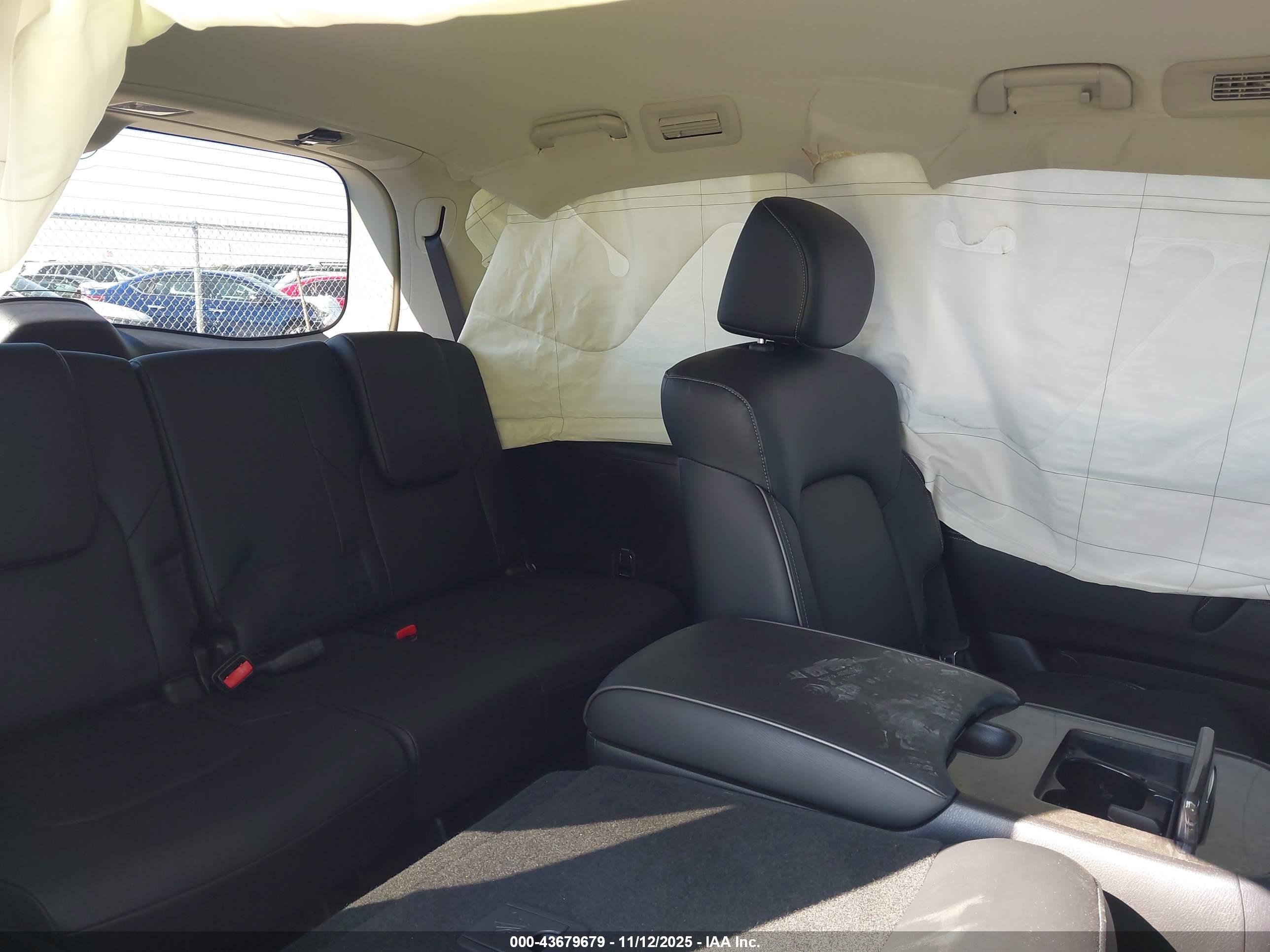 INFINITI QX80 image 8