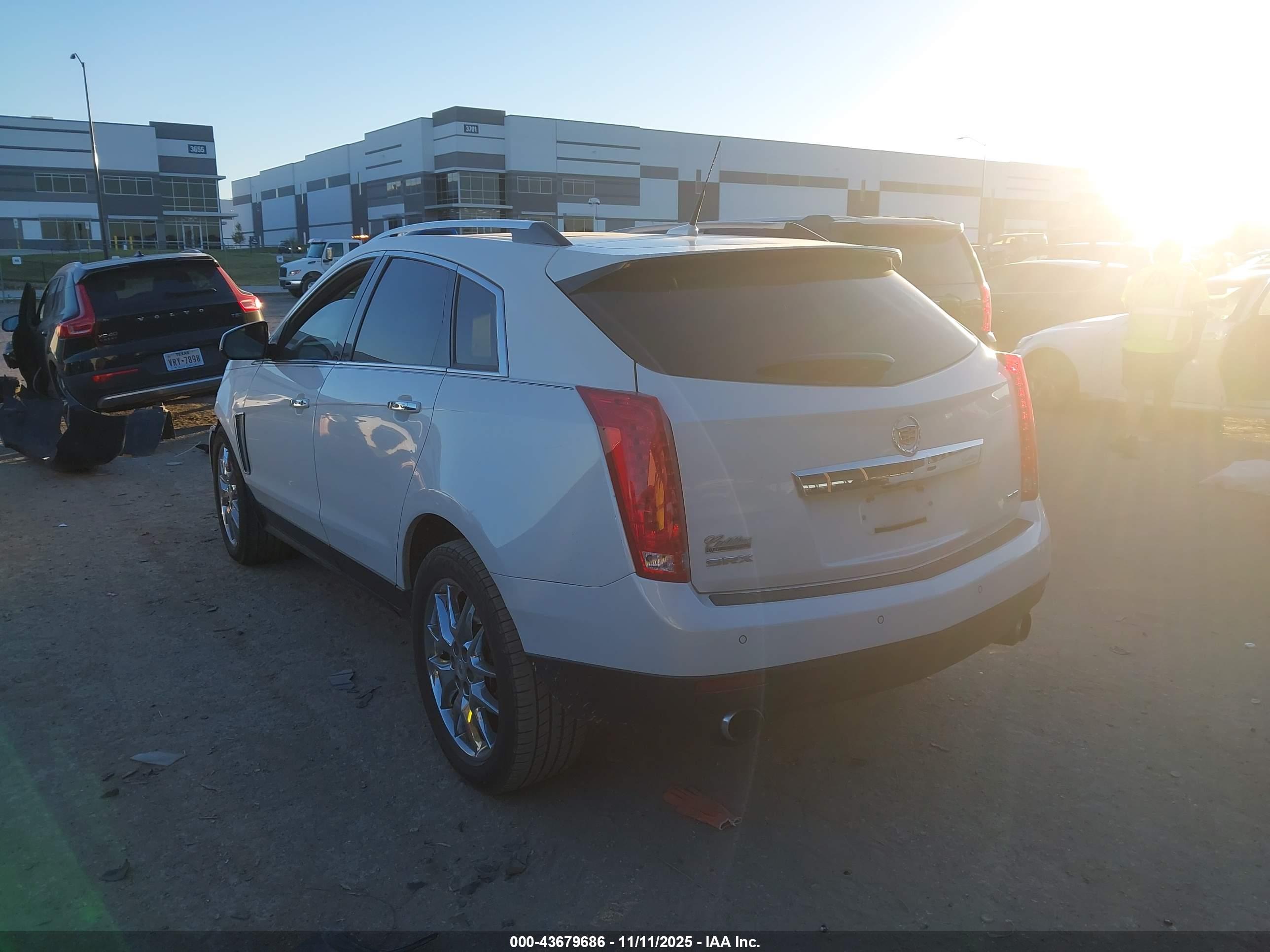 CADILLAC SRX image 3