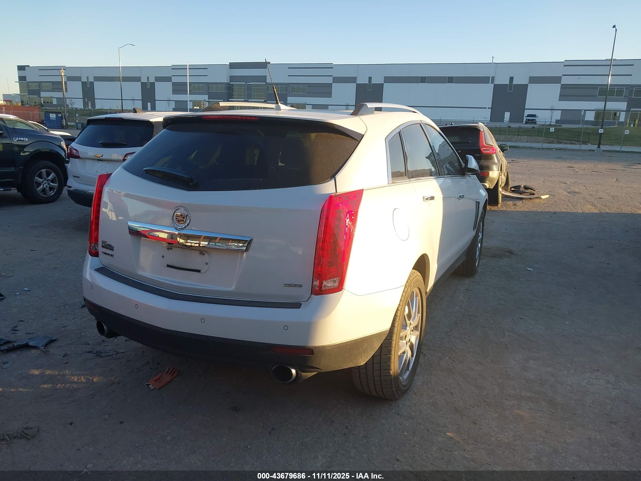 CADILLAC SRX image 4