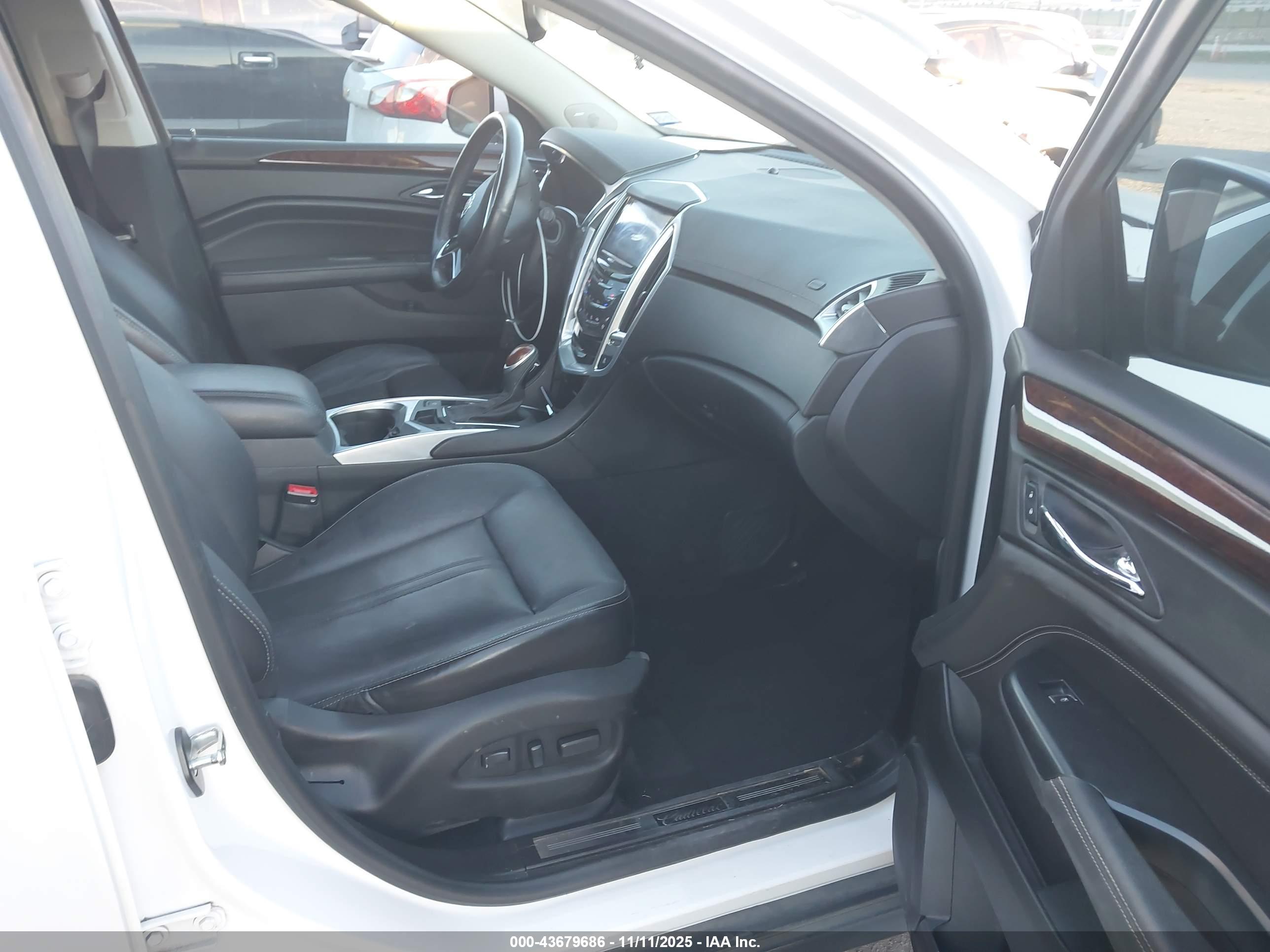 CADILLAC SRX image 5