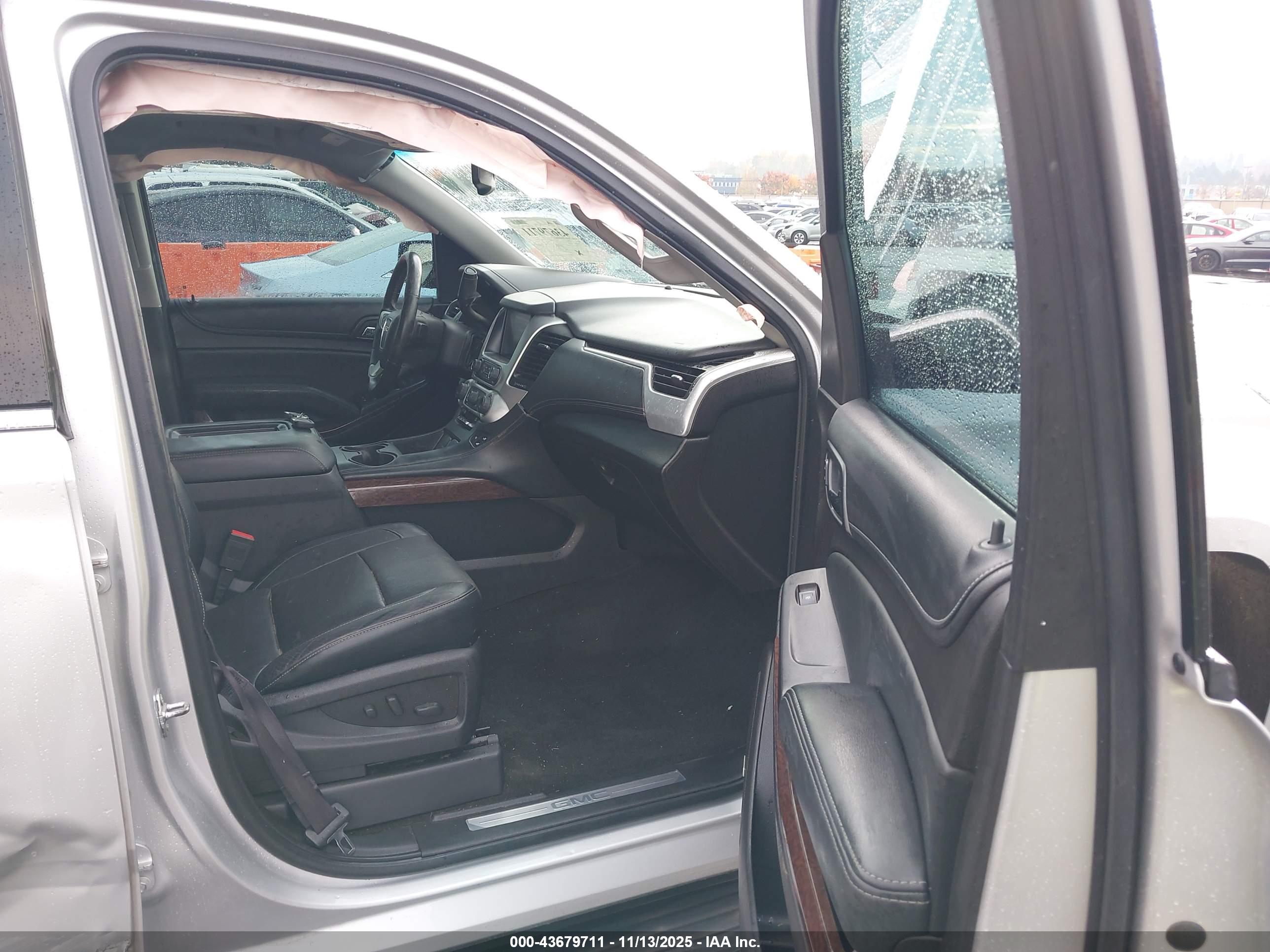 GMC YUKON image 5