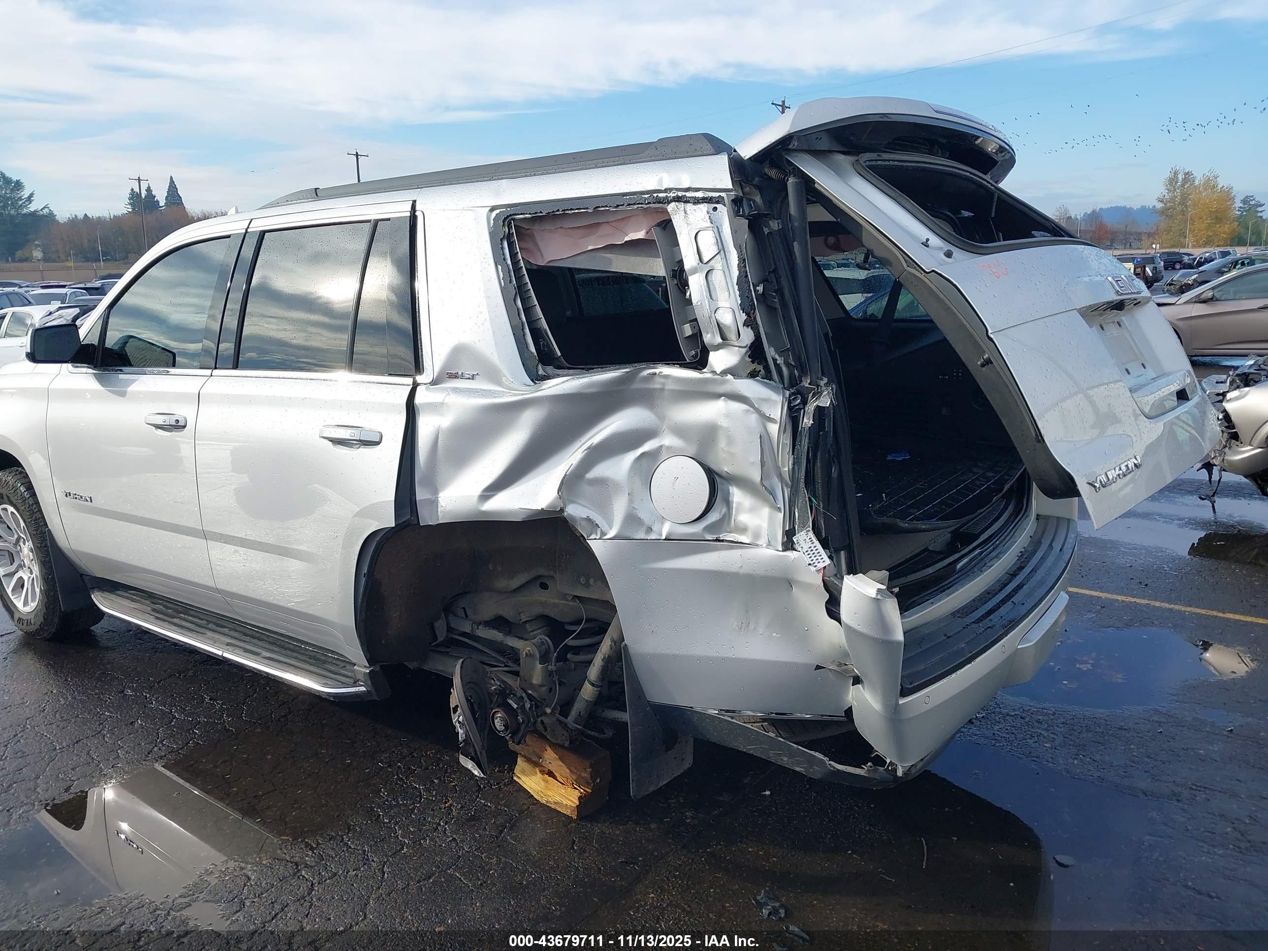 GMC YUKON image 6