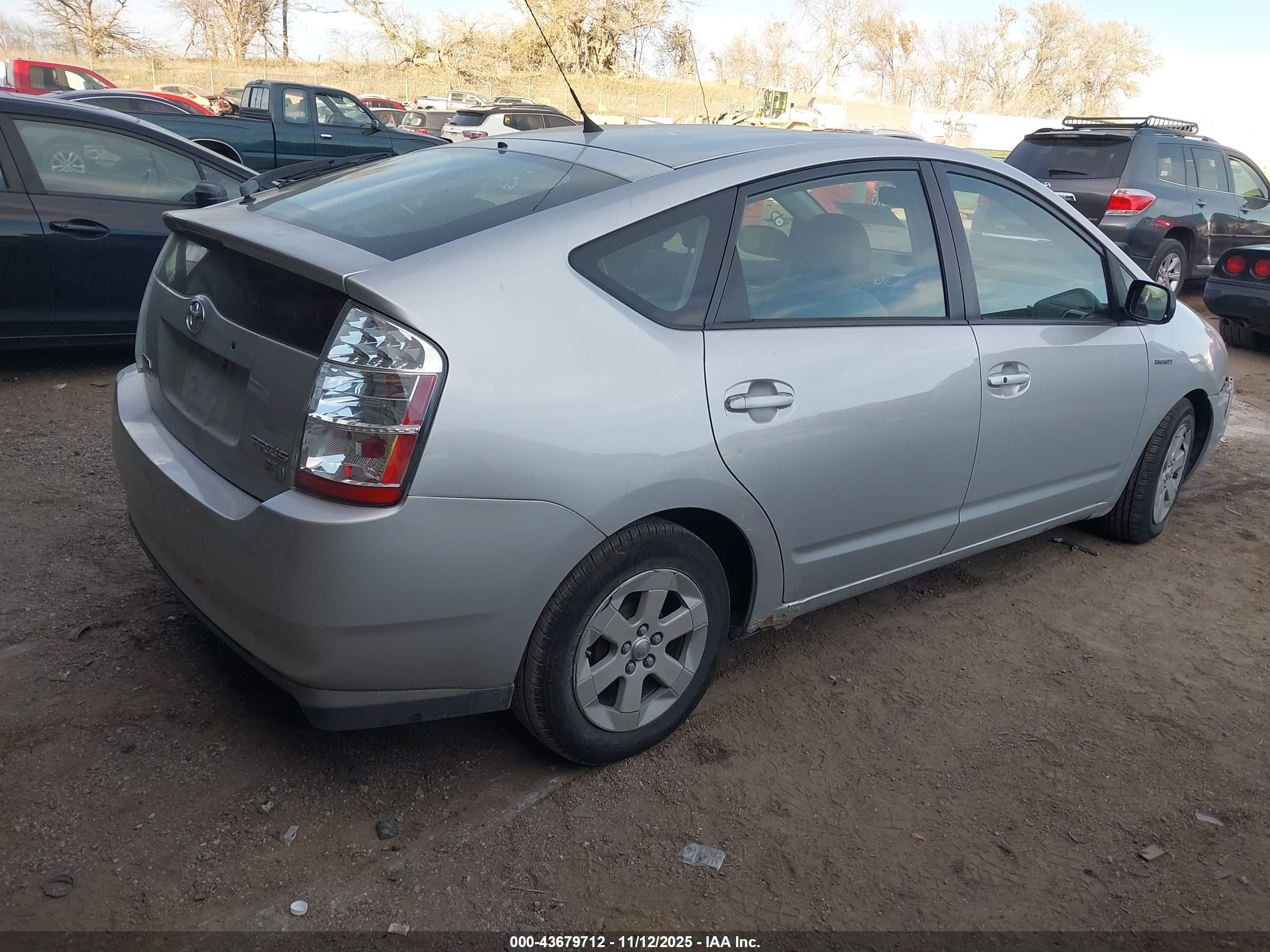 TOYOTA PRIUS image 4