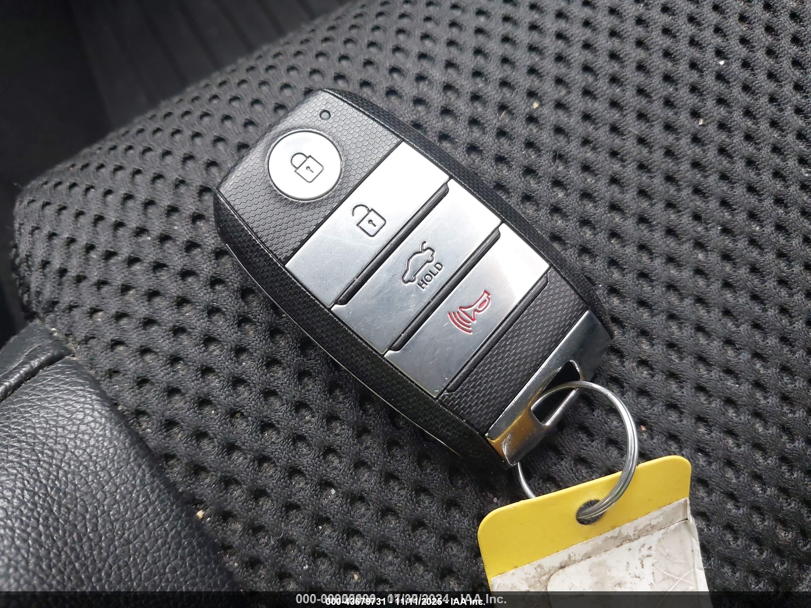 KIA K5 image 11