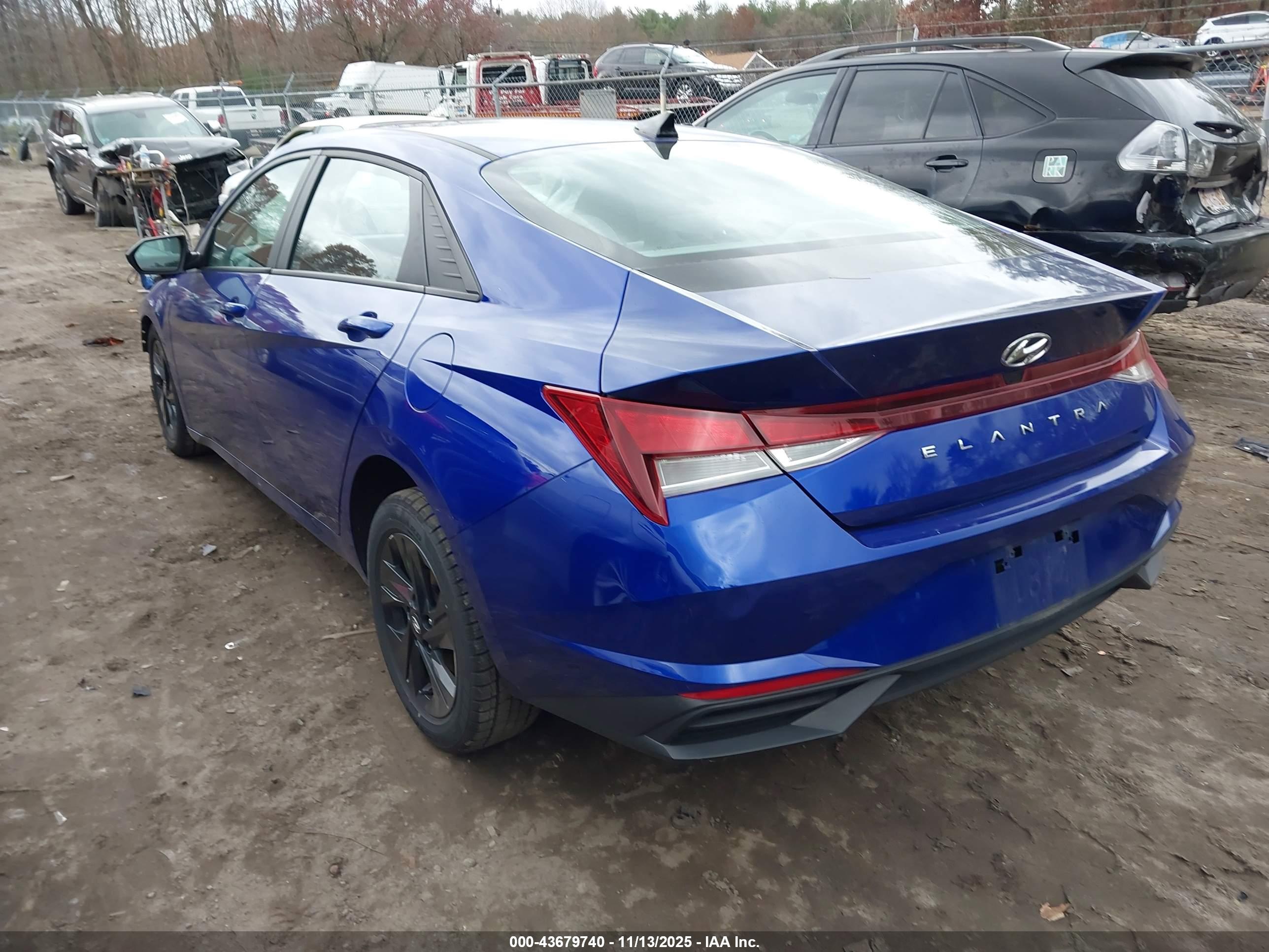 HYUNDAI ELANTRA image 3