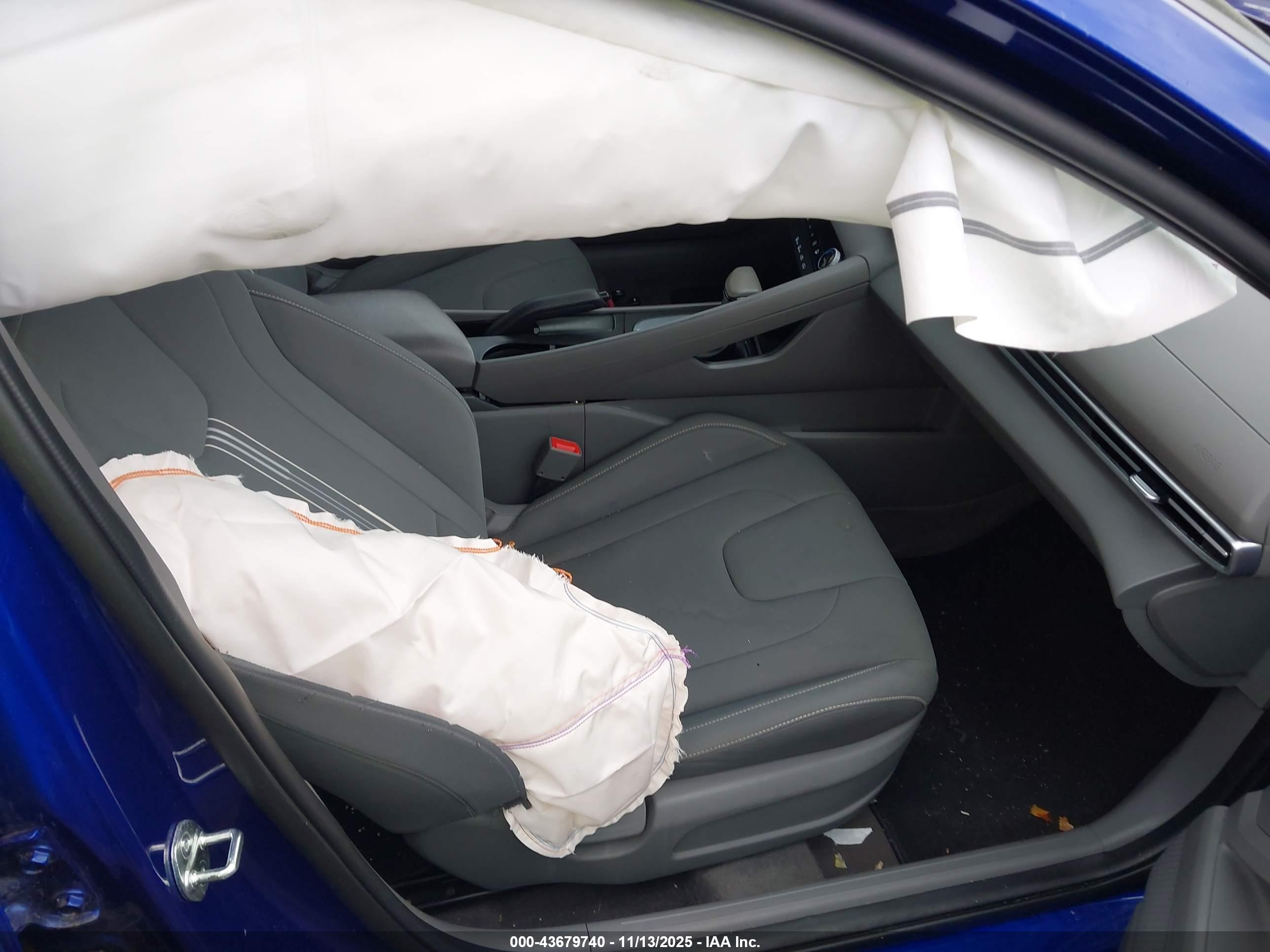 HYUNDAI ELANTRA image 5
