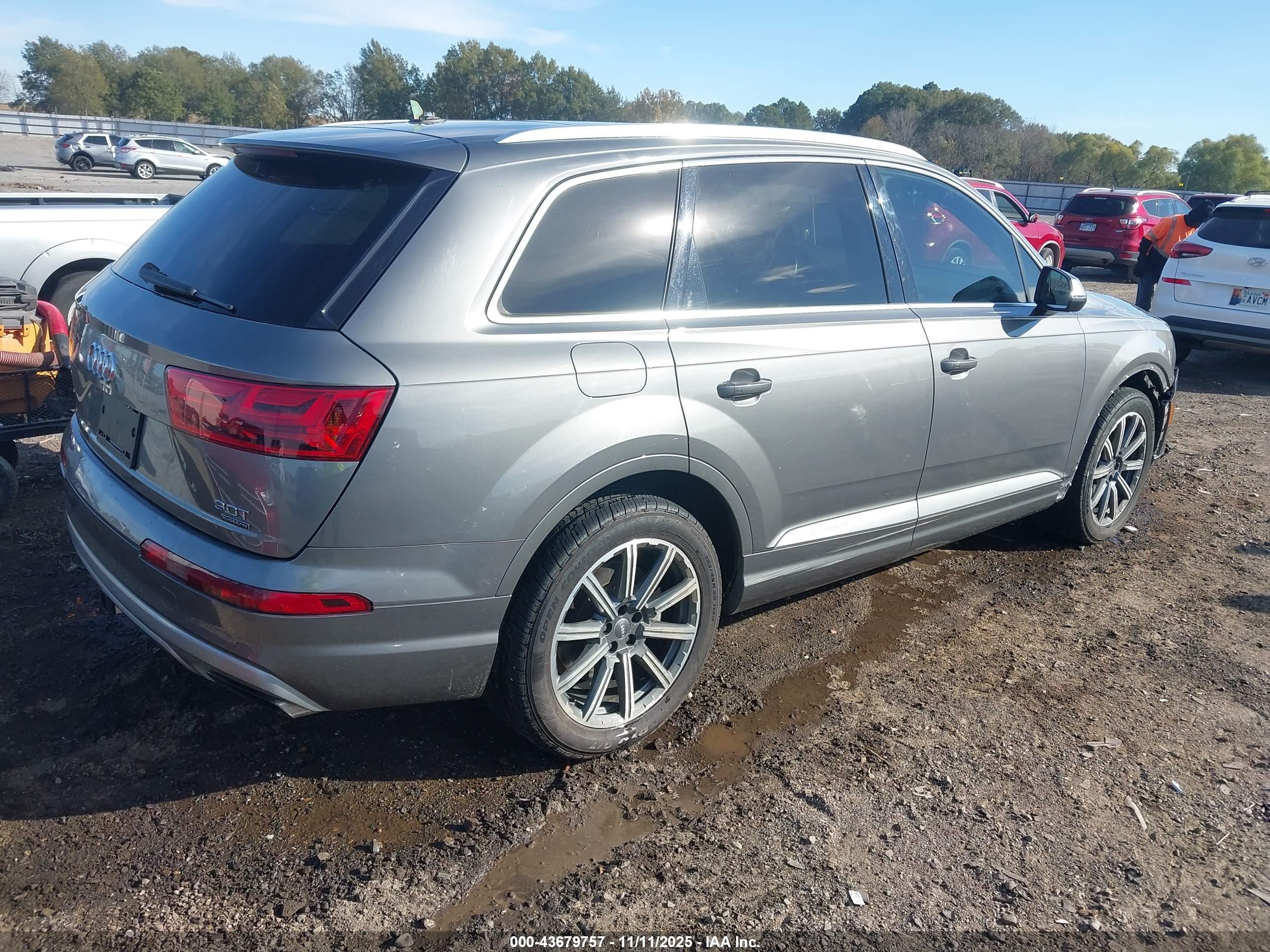 AUDI Q7 image 4