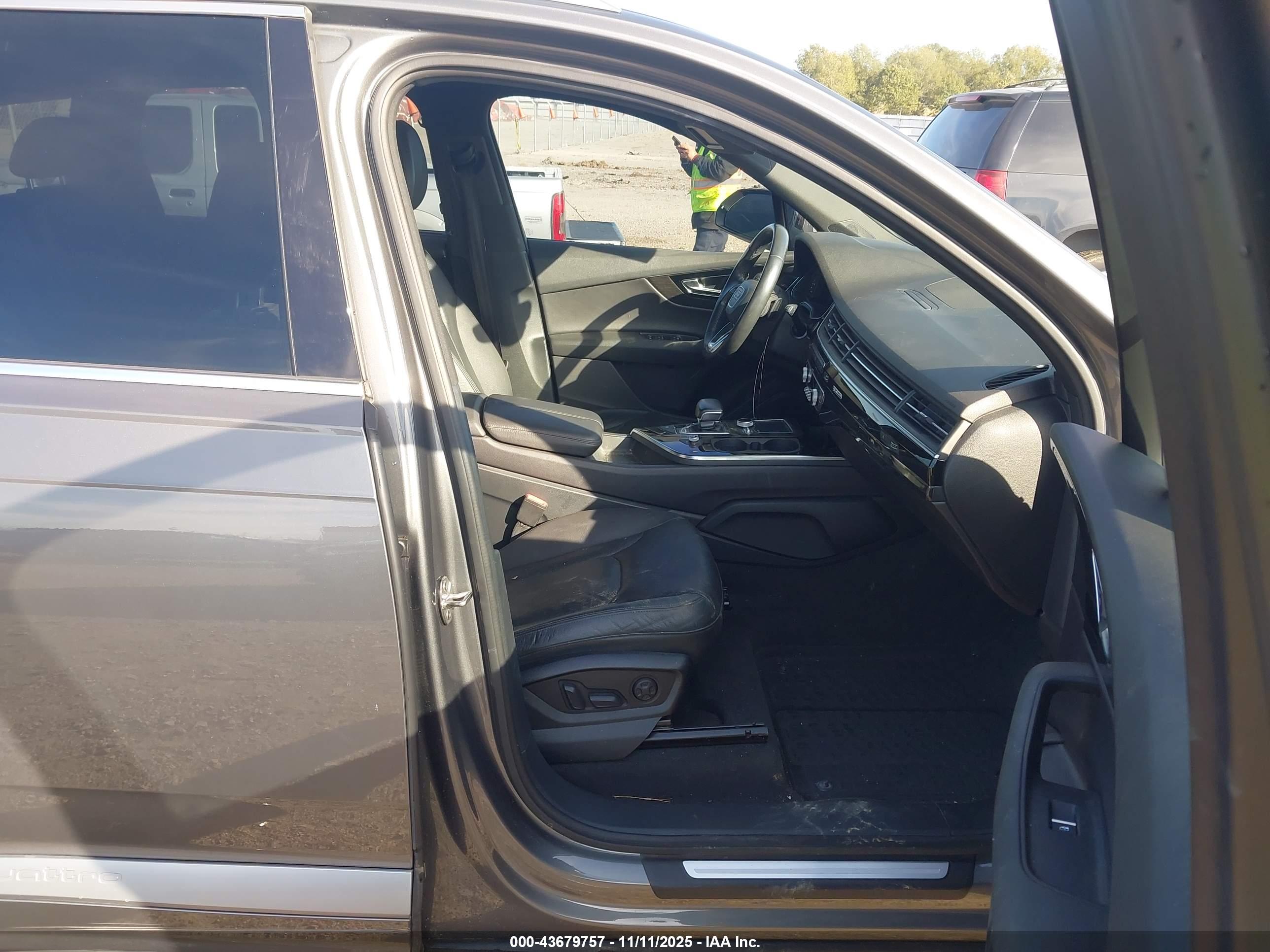 AUDI Q7 image 5