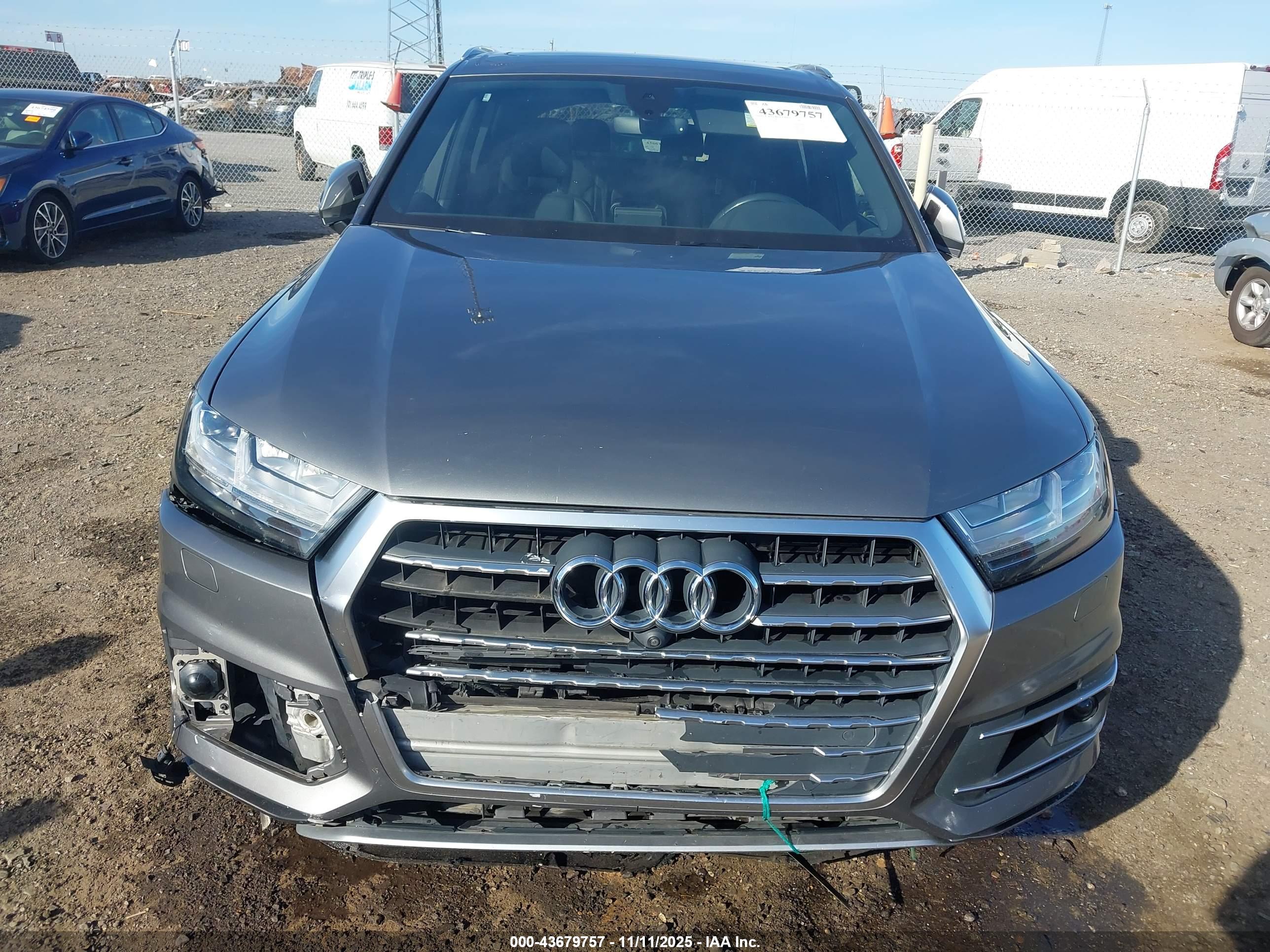AUDI Q7 image 6
