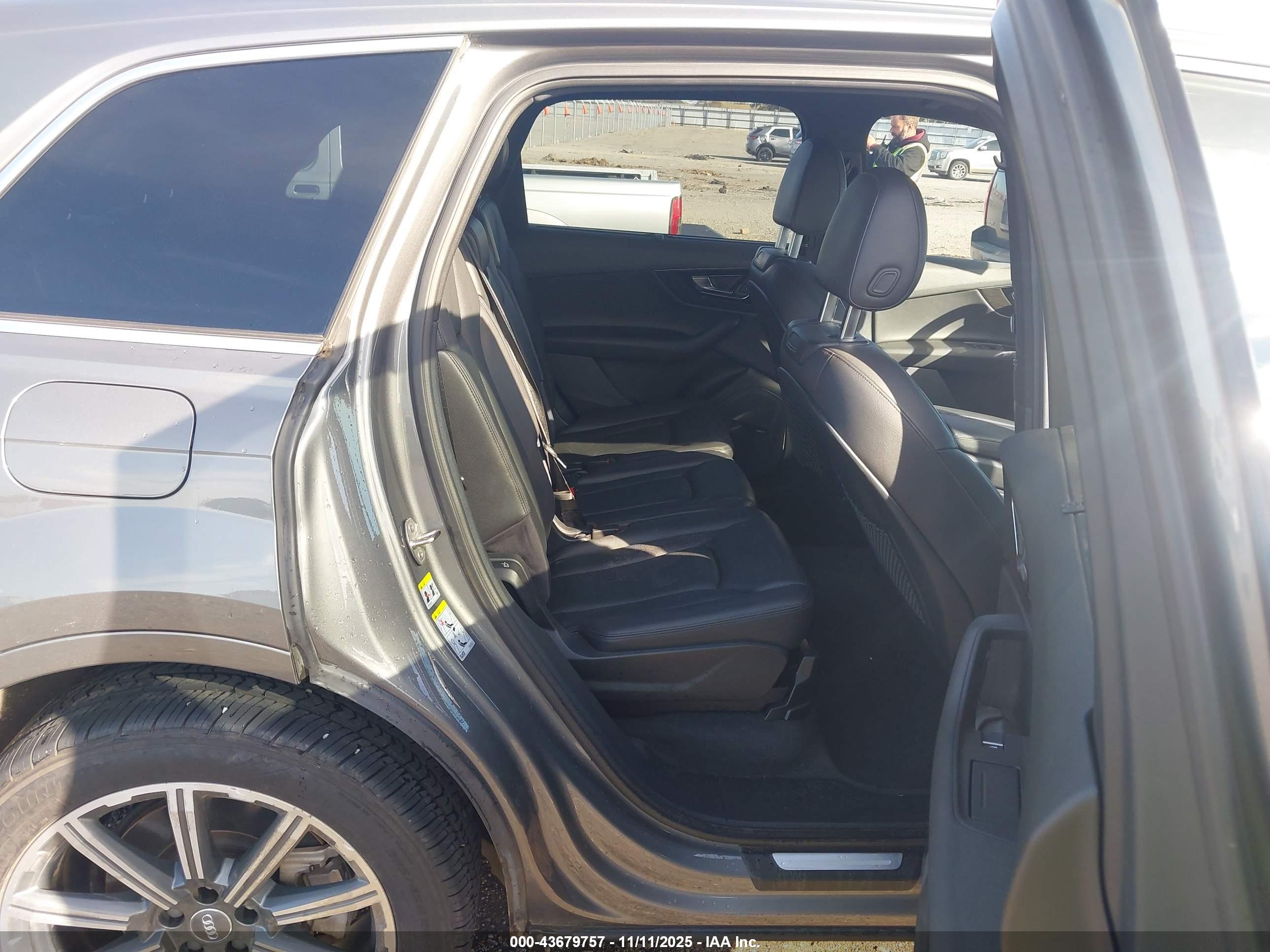 AUDI Q7 image 8