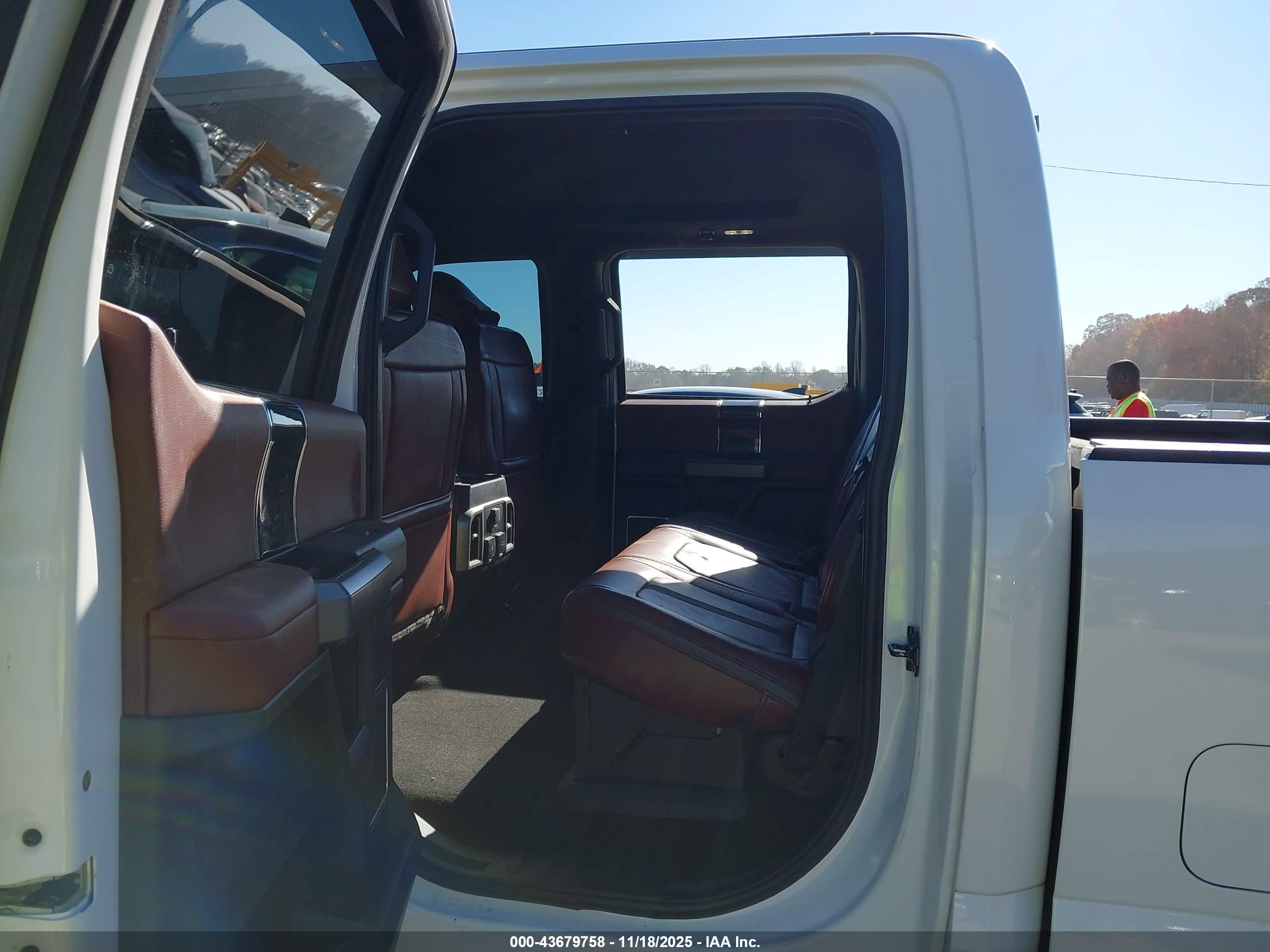 FORD F-350 image 8