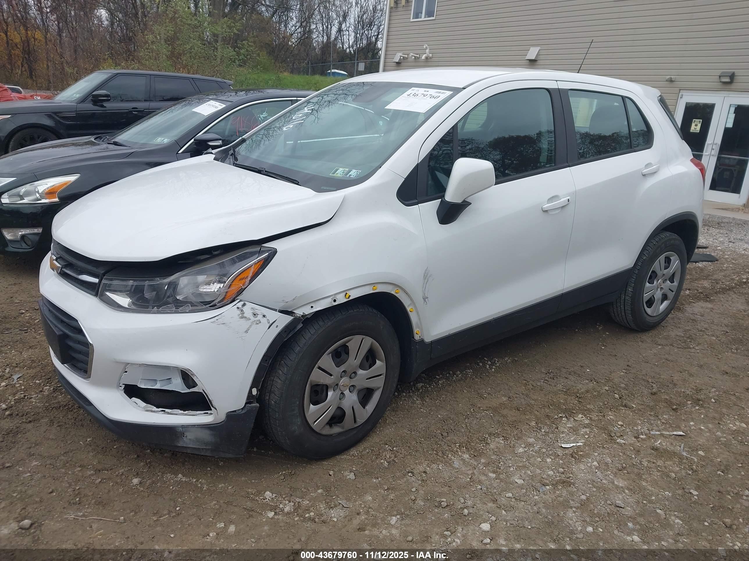 CHEVROLET TRAX image 2