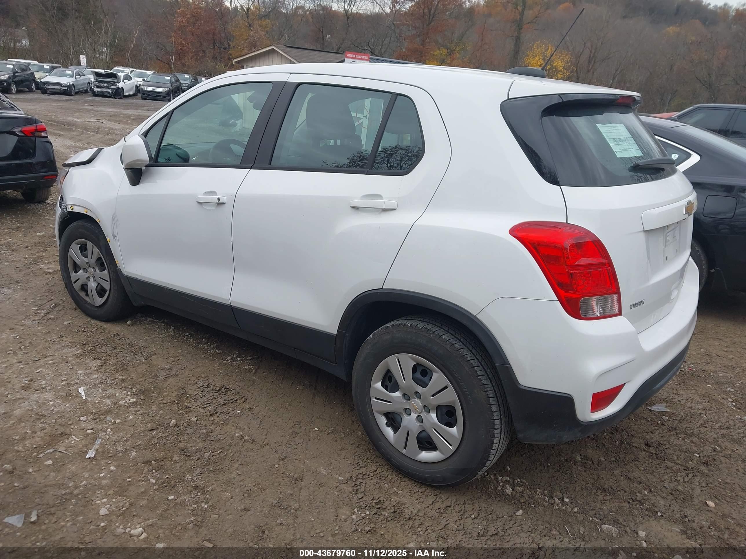 CHEVROLET TRAX image 3