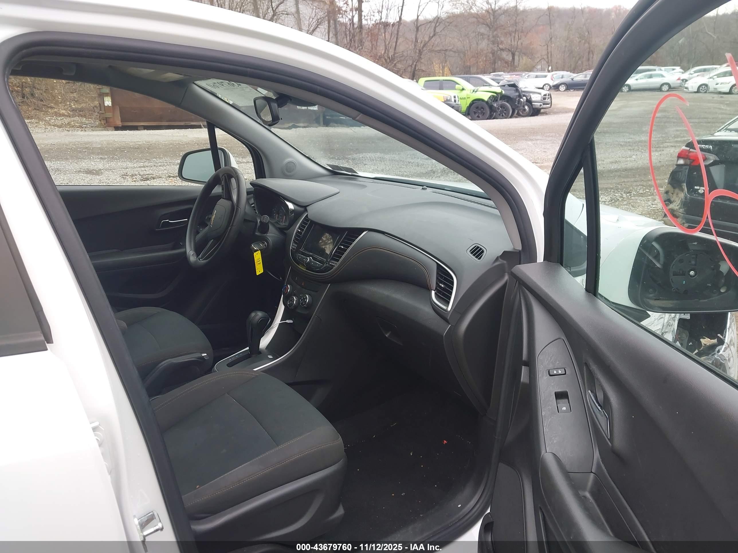 CHEVROLET TRAX image 5