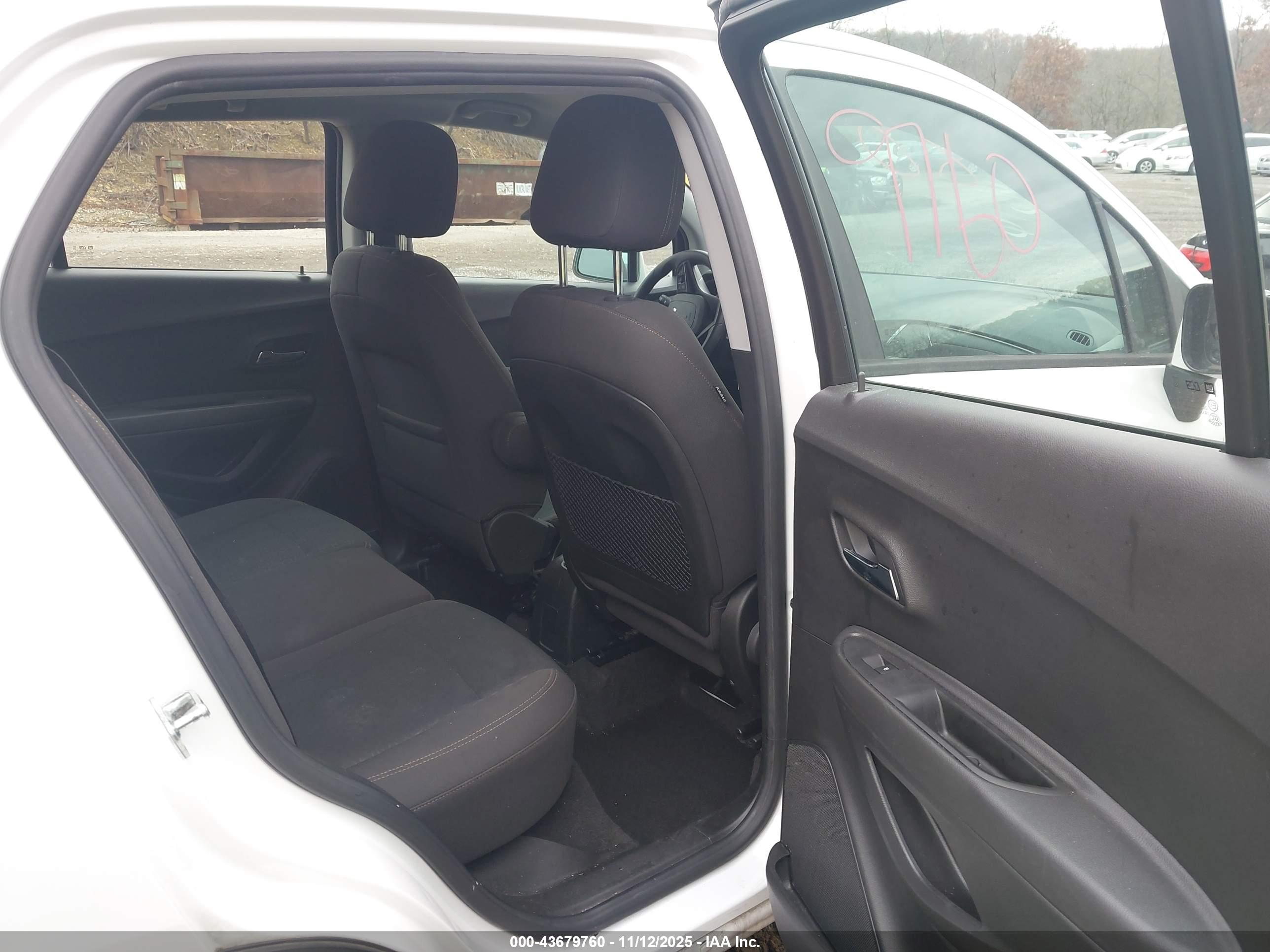 CHEVROLET TRAX image 8