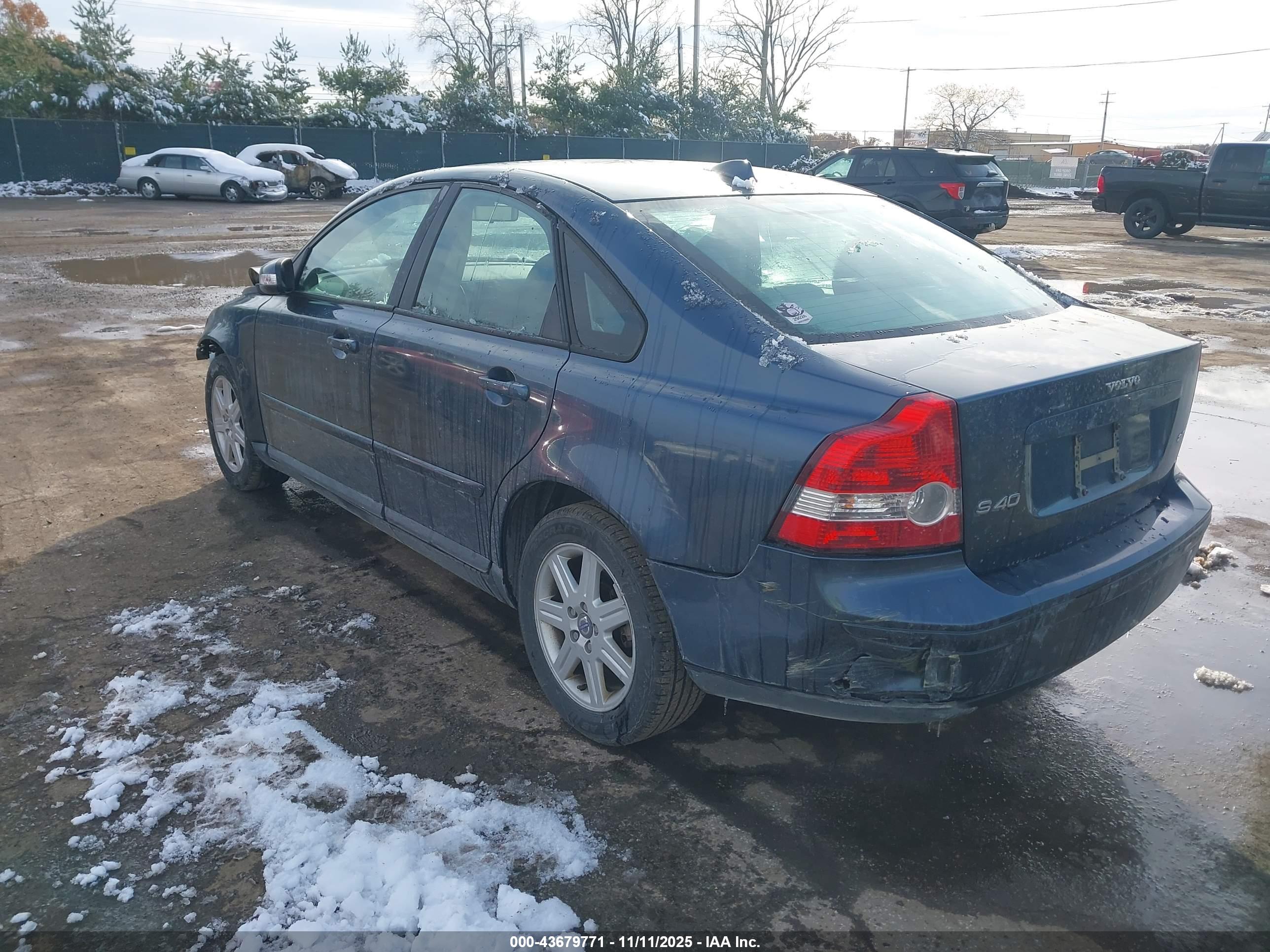 VOLVO S40 image 3