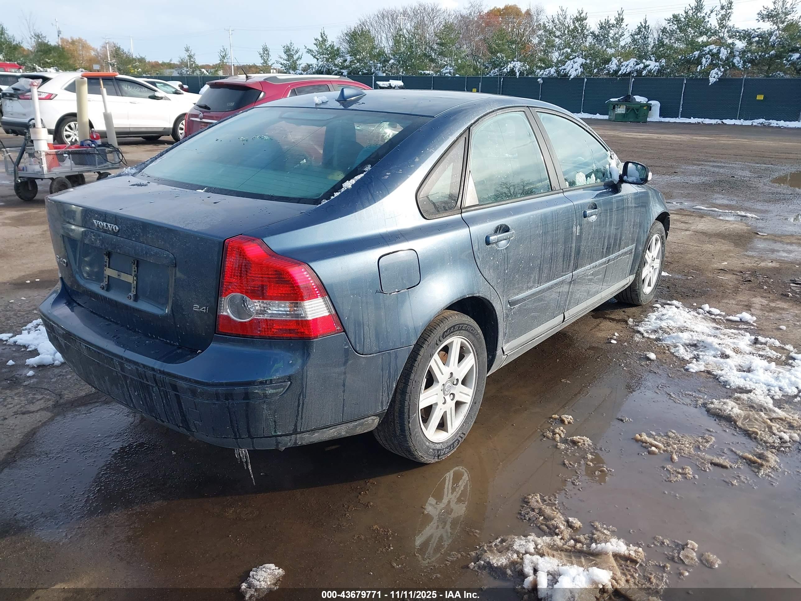 VOLVO S40 image 4